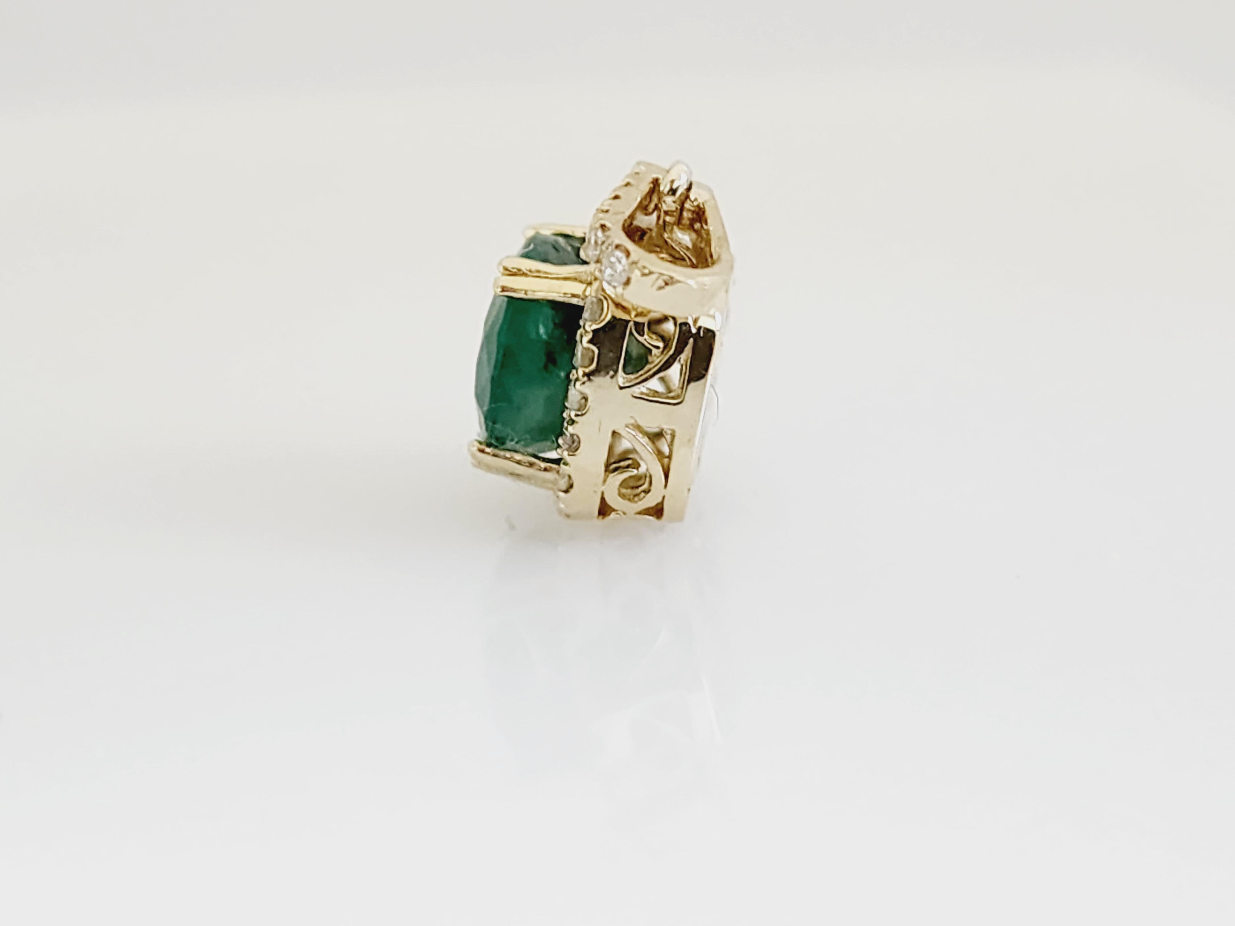 Emerald Cut 3.80 Carats Natural Emerald Diamond Pendant Yellow Gold 14 Karat For Sale