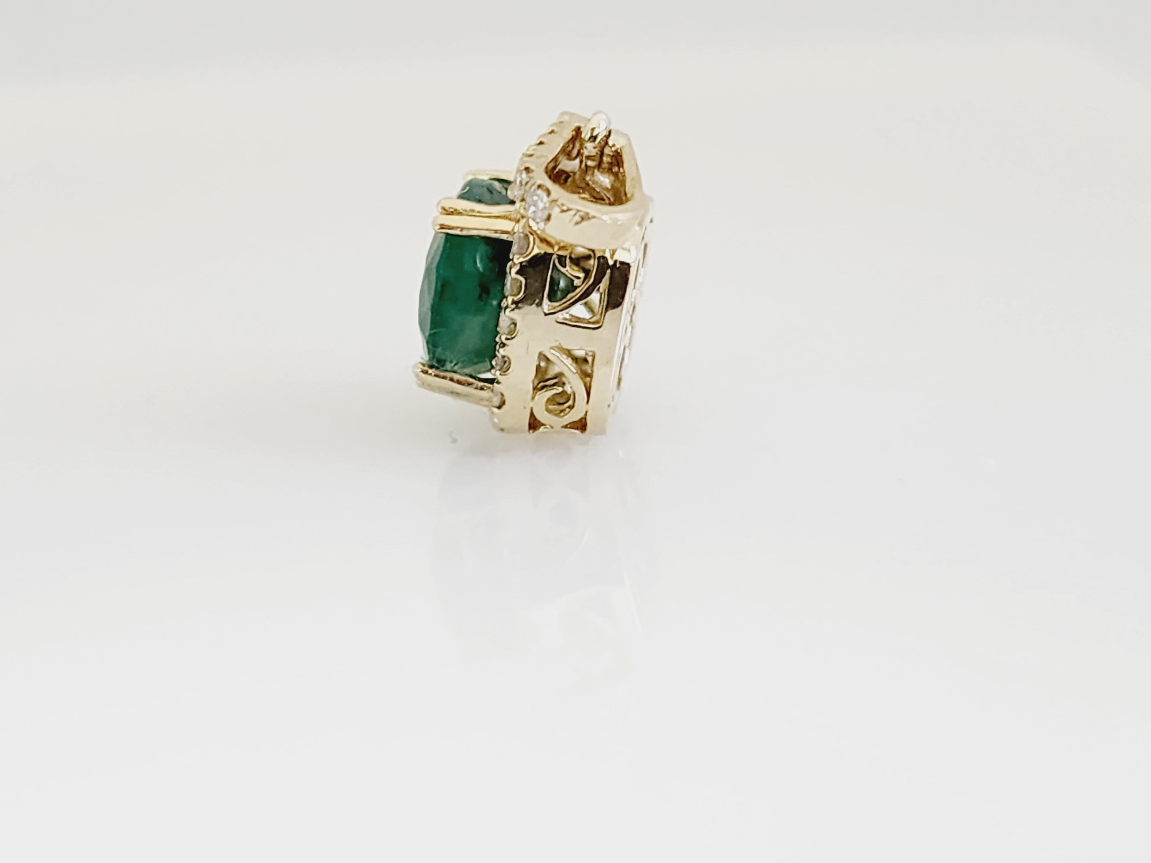 Women's 3.80 Carats Natural Emerald Diamond Pendant Yellow Gold 14 Karat For Sale