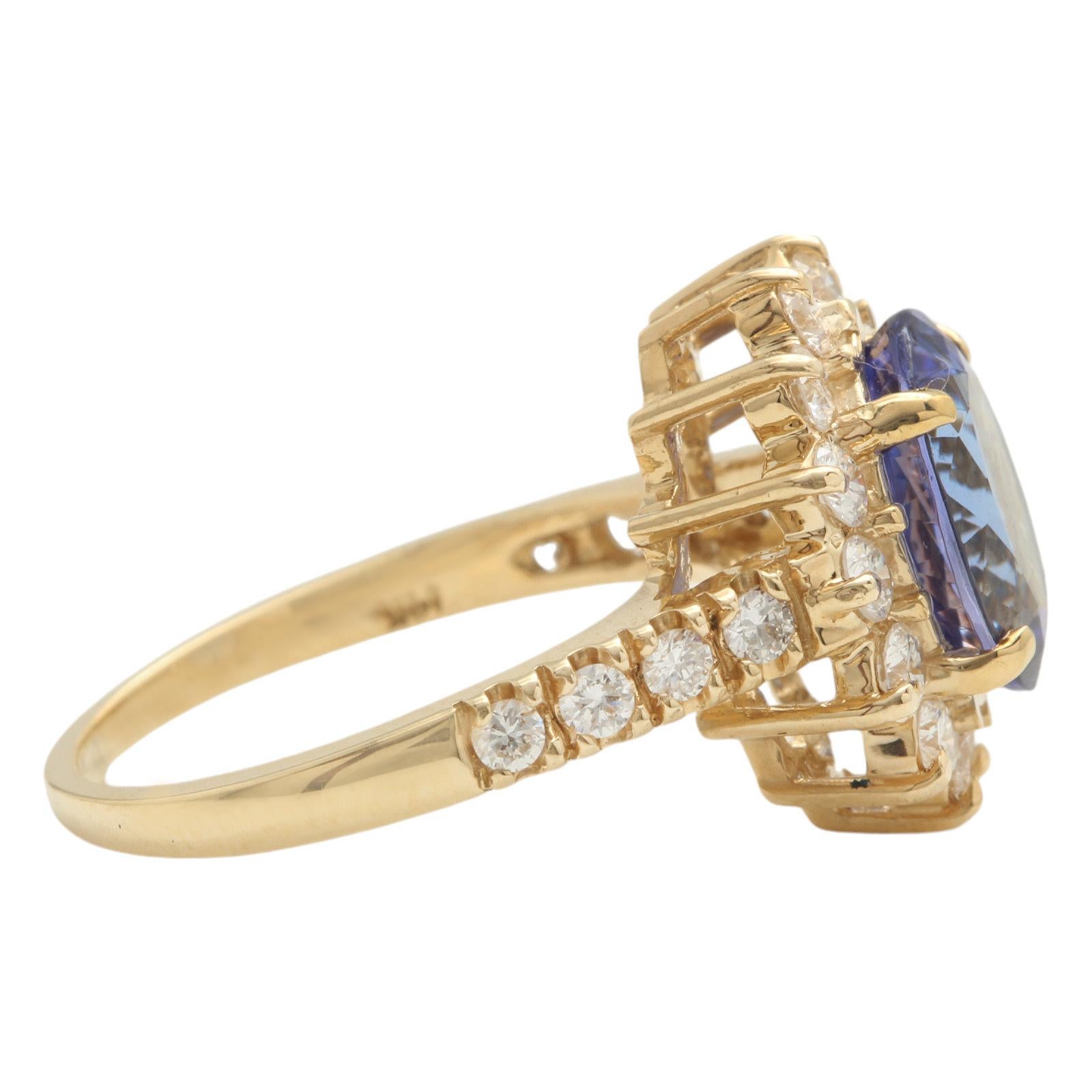 Taglio ovale Anello in oro giallo massiccio 14K con tanzanite naturale e diamanti da 4,10 carati in vendita