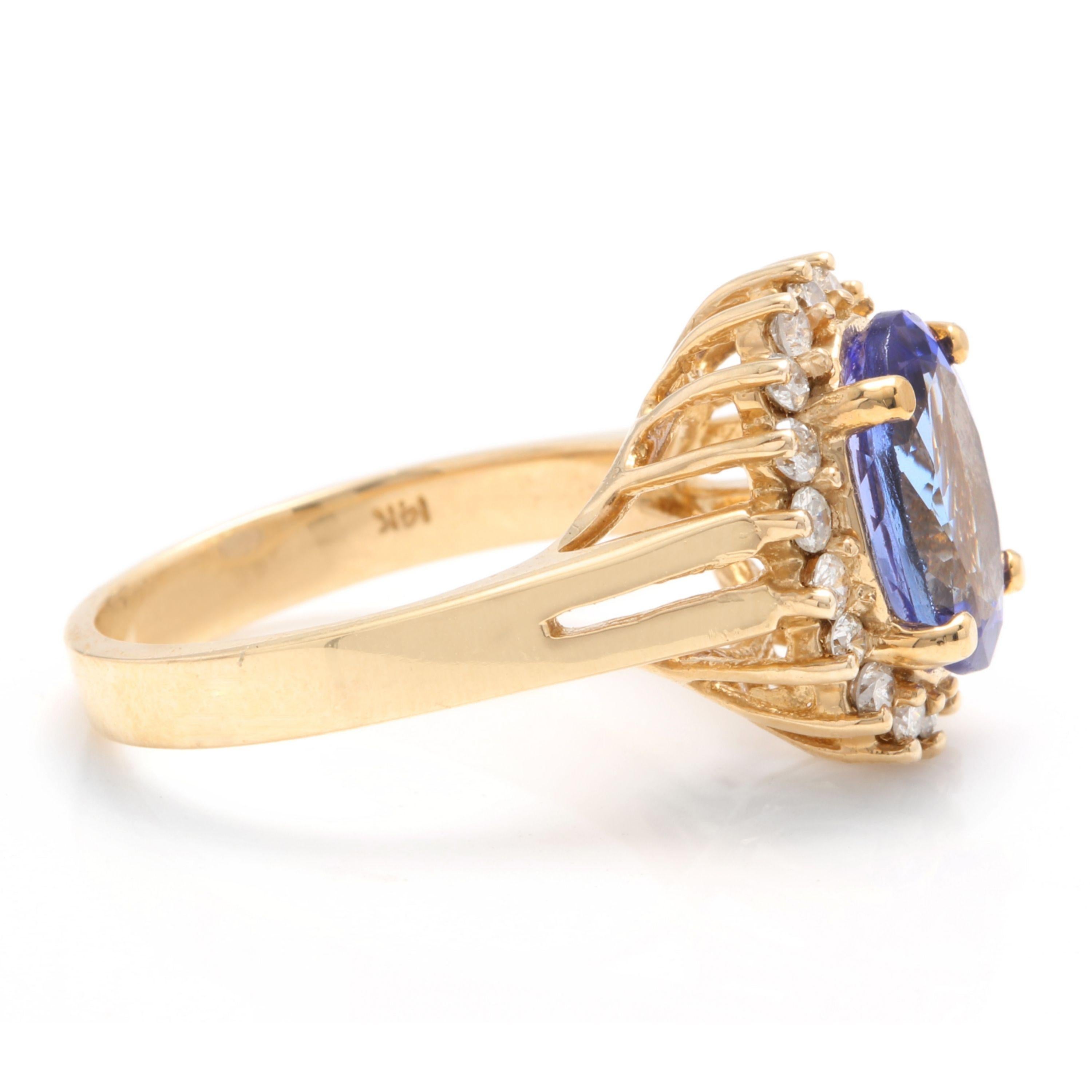 Round Cut 4.10 Carat Natural Very Nice Looking Tanzanite and Diamond 14 Karat Solid Yellow For Sale