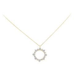 Pendentif en or jaune avec cercle de diamants de forme fantaisie de 4,10 carats au total