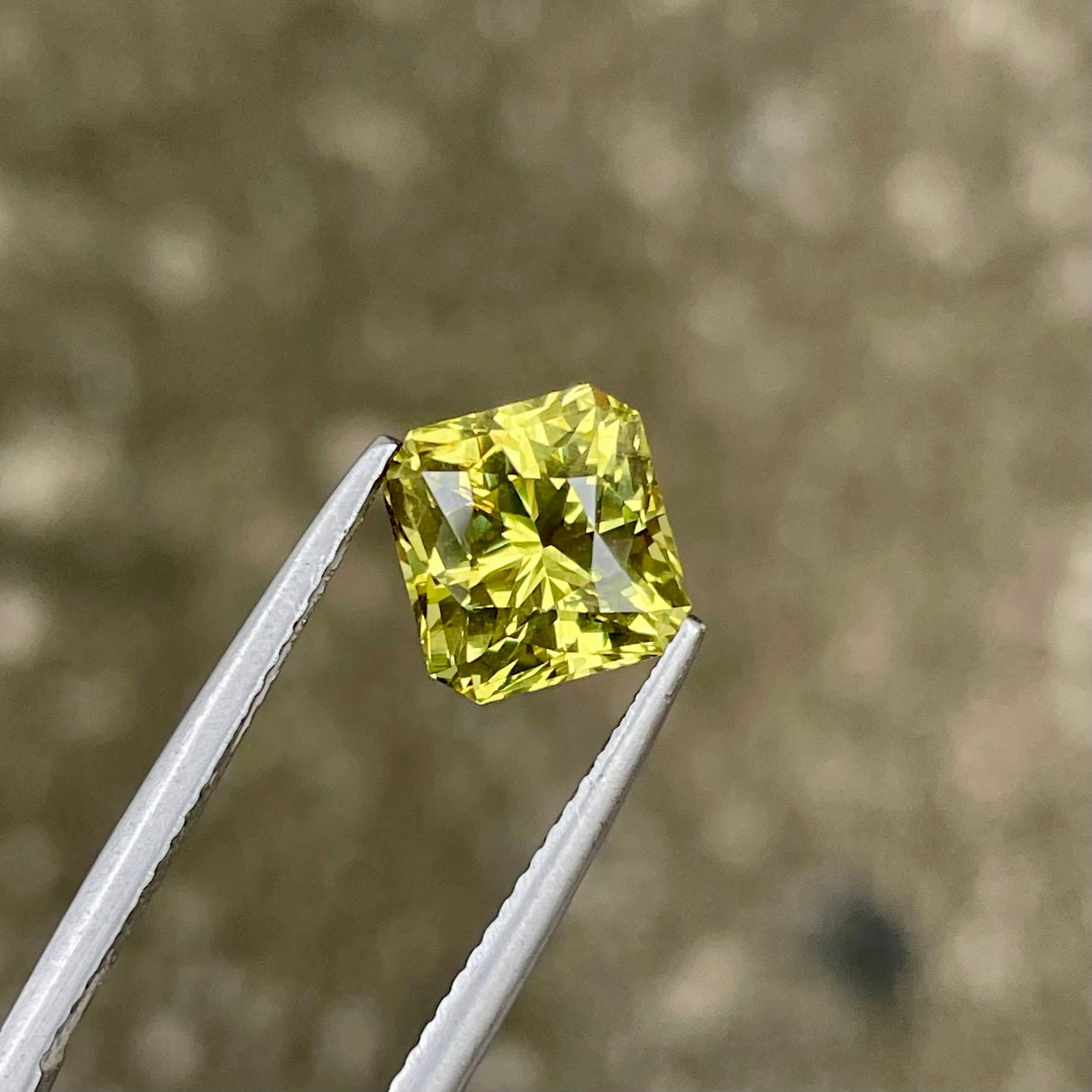 4.10 Carats Yellow Chrysoberyl Custom Precision Cut Natural Madagascar's Gem en Nuevo estado para la venta en Bangkok, TH