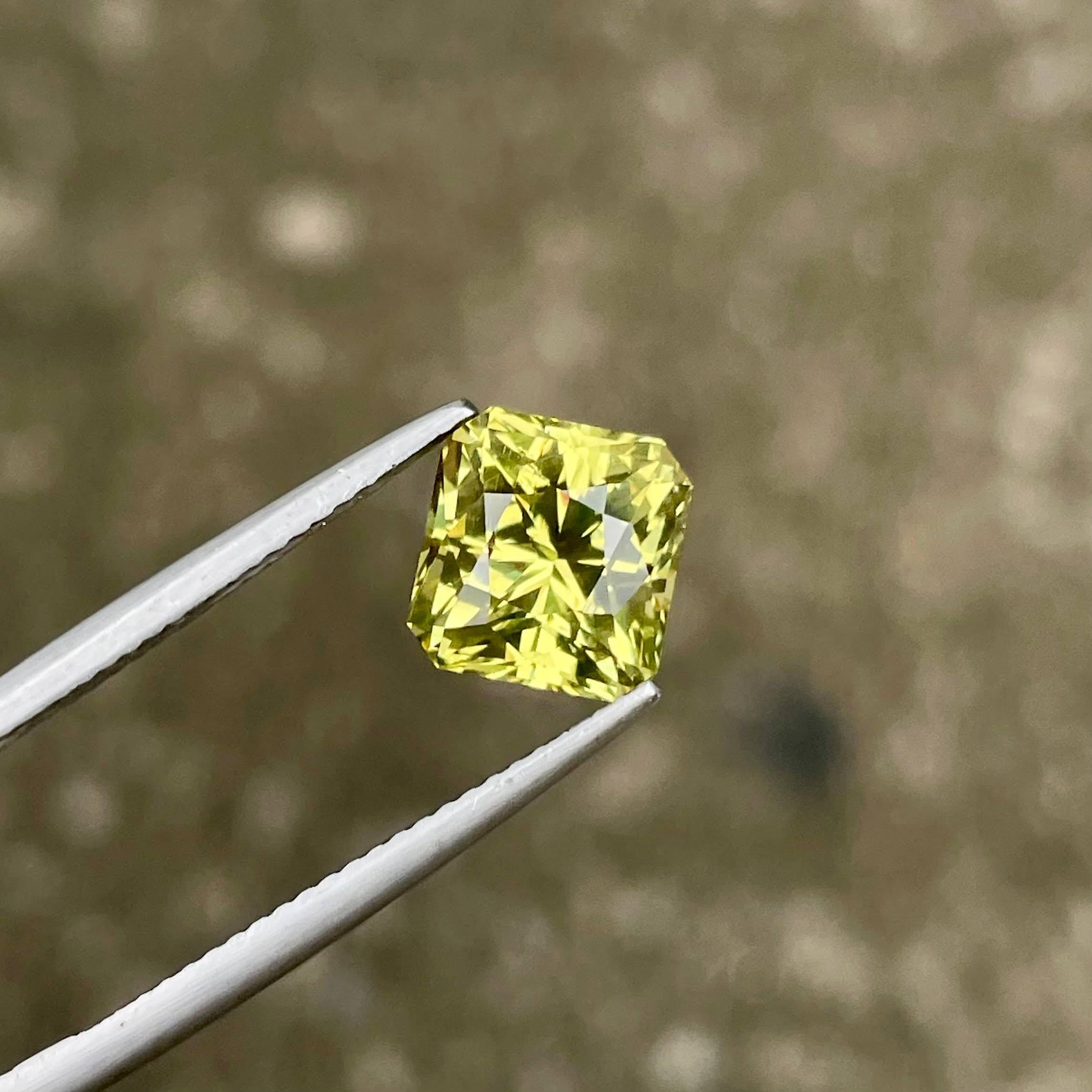 Femenino o masculino 4.10 Carats Yellow Chrysoberyl Custom Precision Cut Natural Madagascar's Gem en venta