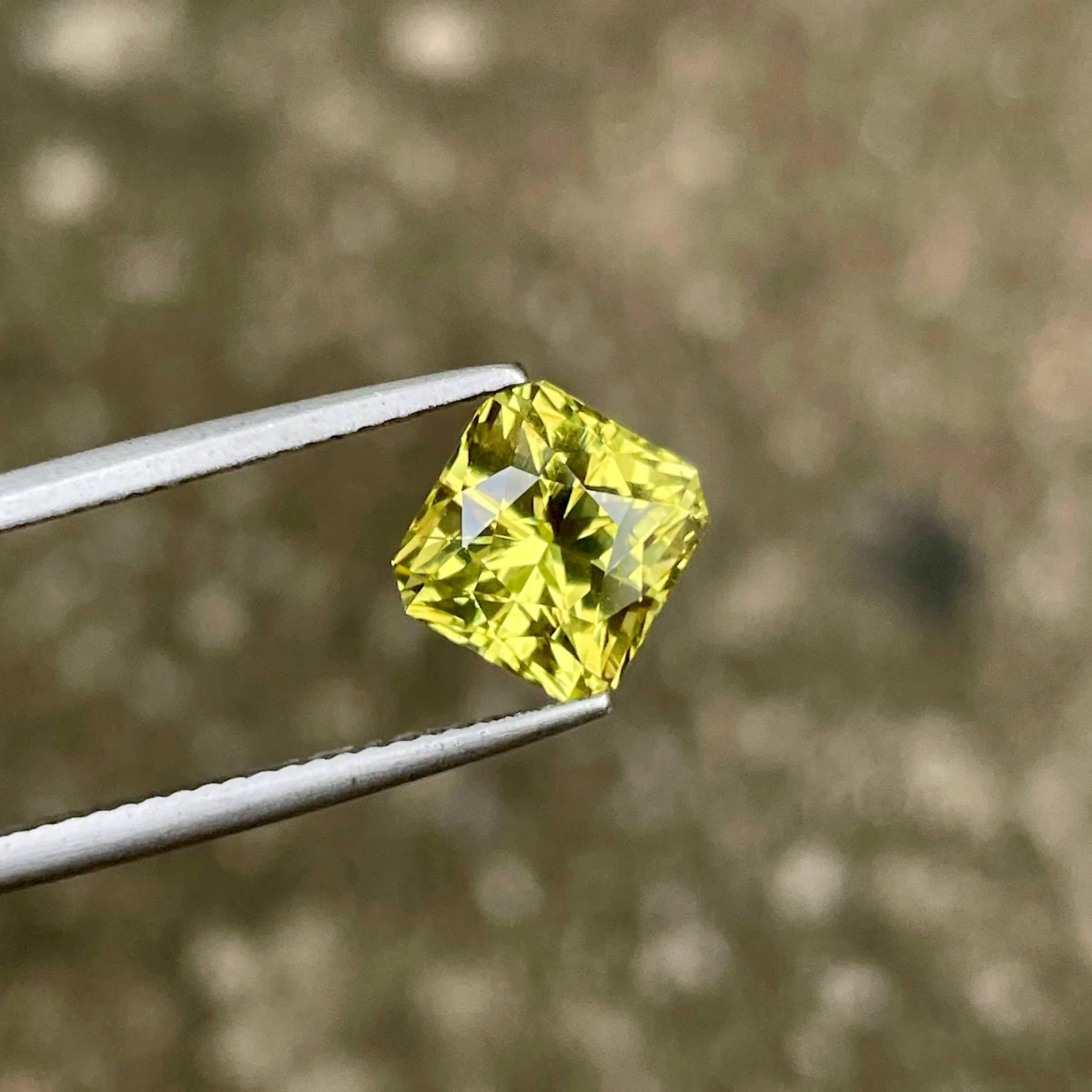 4.10 Carats Yellow Chrysoberyl Custom Precision Cut Natural Madagascar's Gem en venta 2