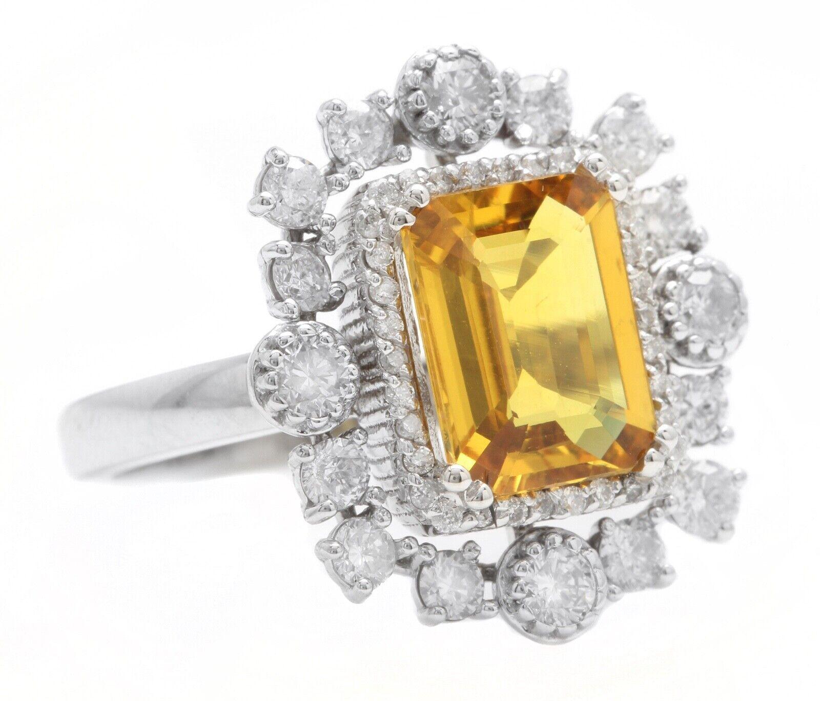 Bague en or blanc massif 14K avec saphir jaune exquis et diamant de 4,10 carats

Valeur de remplacement suggérée 8 000,00

Le poids total du saphir jaune est : Environ 3,10 carats 

Traitement du saphir : Chaleur

Le saphir mesure : Environ 10,00 x