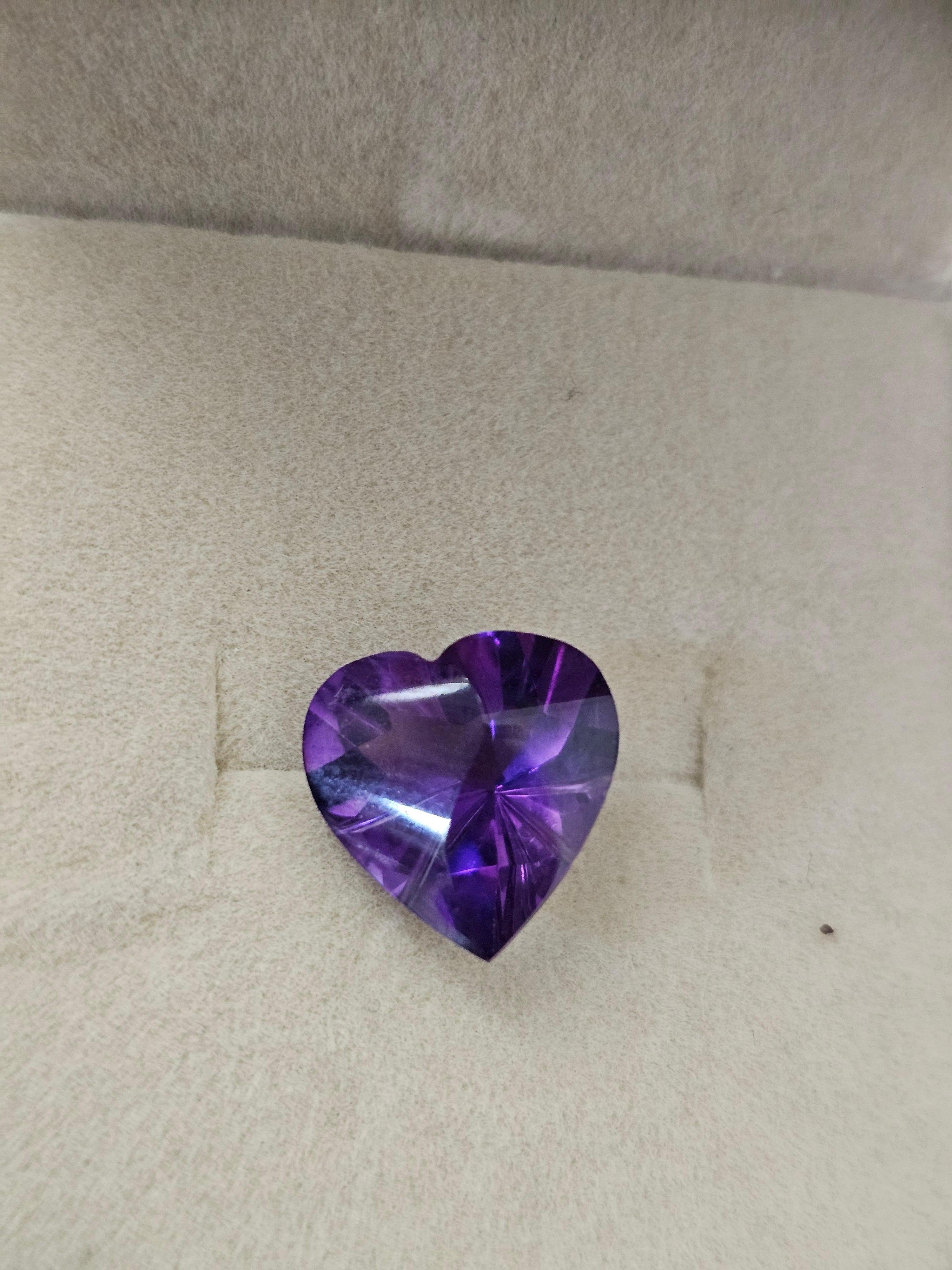 4.10 ct. Natural Heart Amethyst Brazil Gemstone Fantasy Cut 12mm X 12mm In New Condition For Sale In Warren, NJ