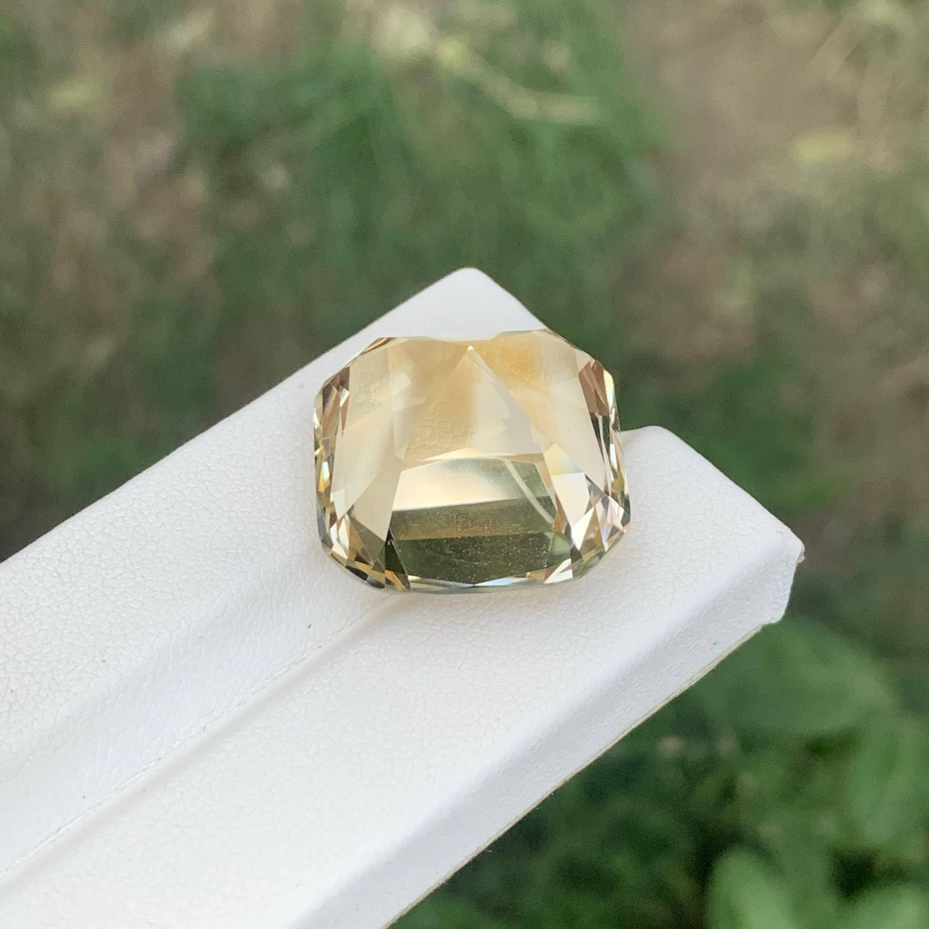 Moderno 41.00 Carati Nature Sciolto Giallo Oro Citrino Taglio Cuscino Gemma Brasiliana in vendita