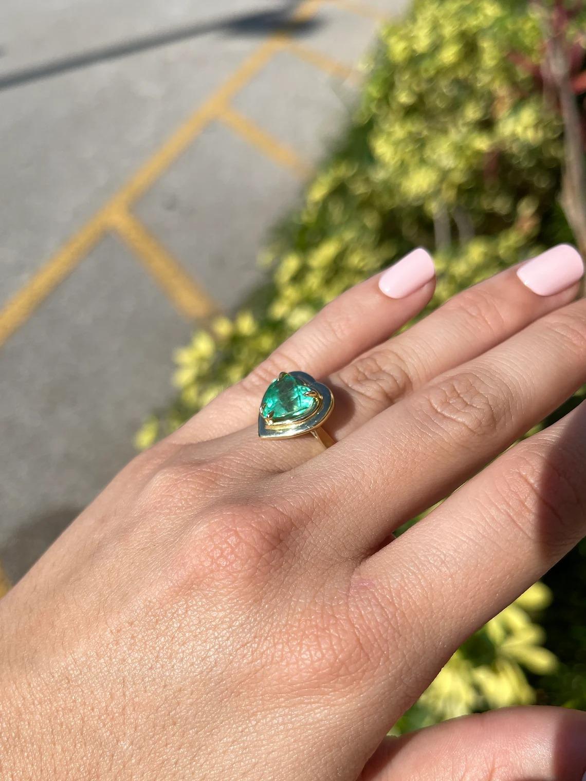 4.10ct 18K Vivid Green Colombian Emerald Heart Cut Solitaire Gold Statement Ring In New Condition For Sale In Jupiter, FL
