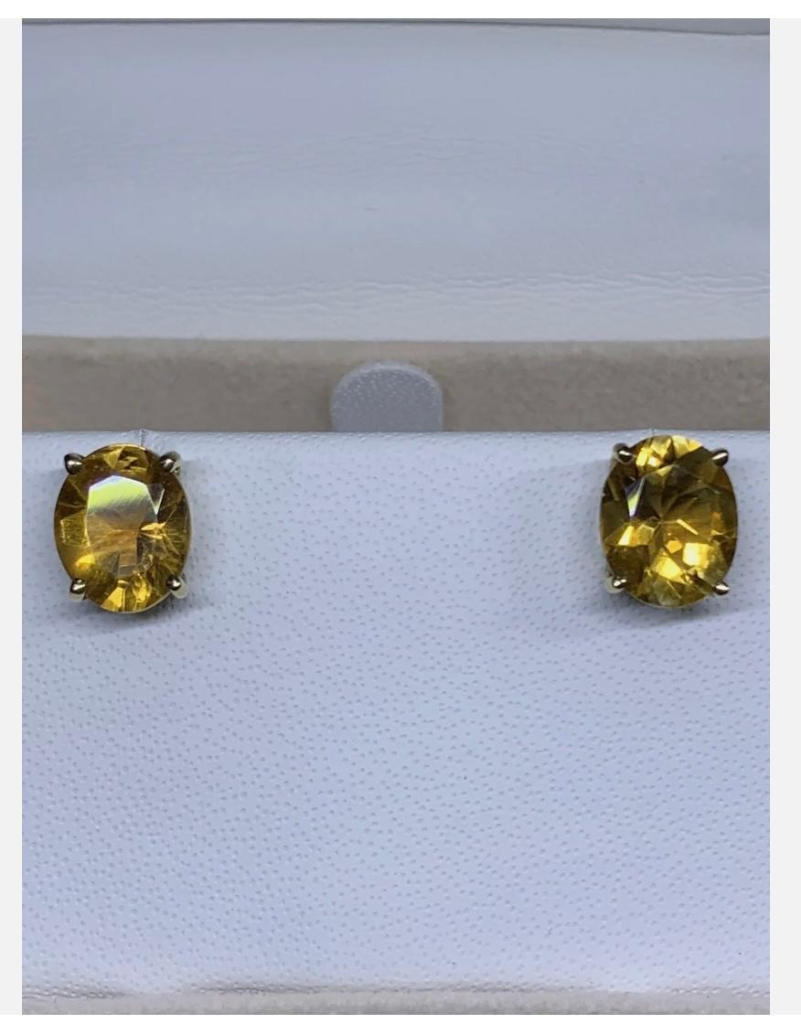 4.10ct Citrine Chunky Solitaire Studs Earrings In 9ct Yellow Gold
4.10ct Citrine Chunky Solitaire Studs Earrings In 9ct Yellow Gold
Chunky 9ct yellow gold oval shaped solitaire studs earrings 
Natural orange vivid colour citrine gemstone oval cut