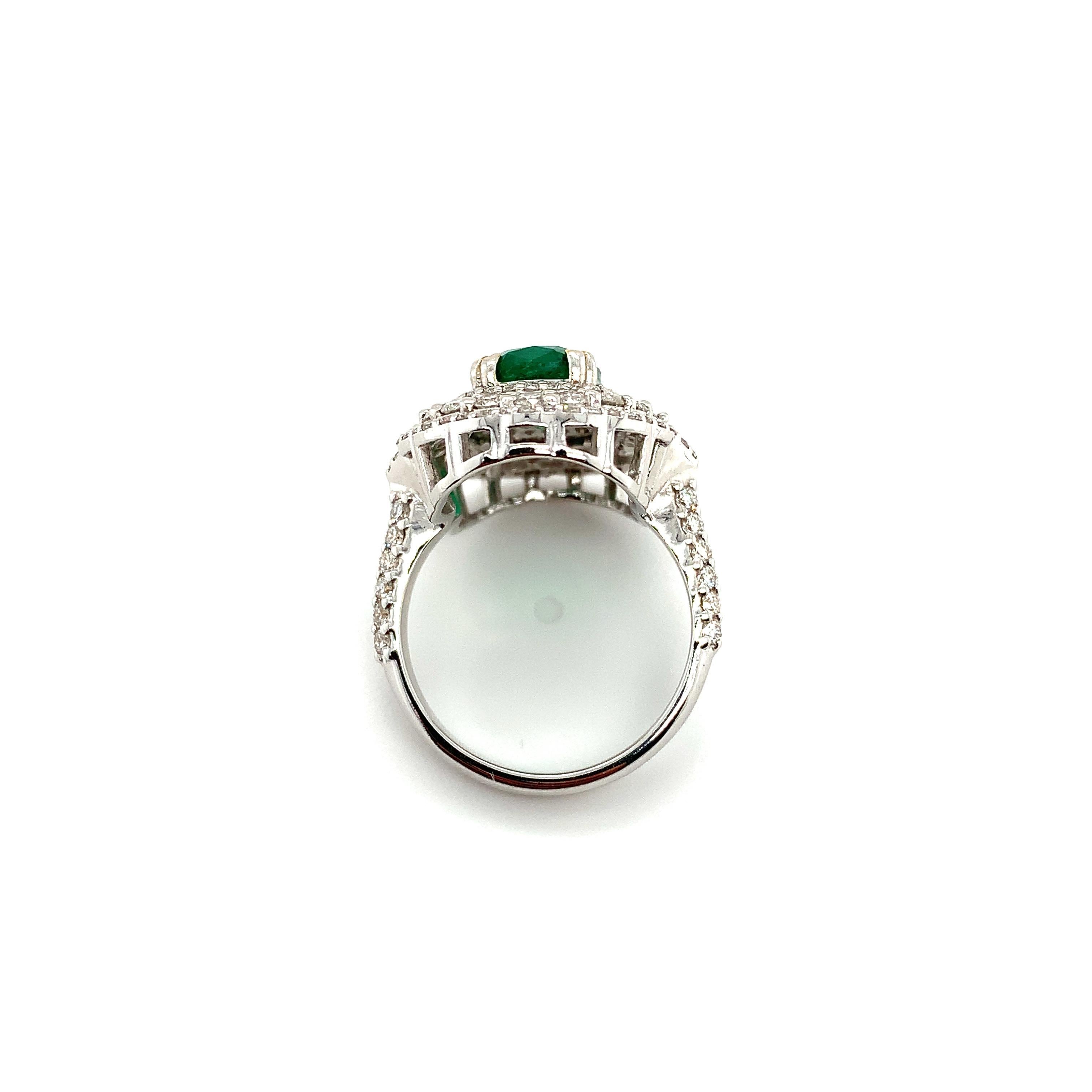 4.10ct Emerald and Diamond Halo Cocktail Ring 18ct White Gold In New Condition For Sale In London, GB