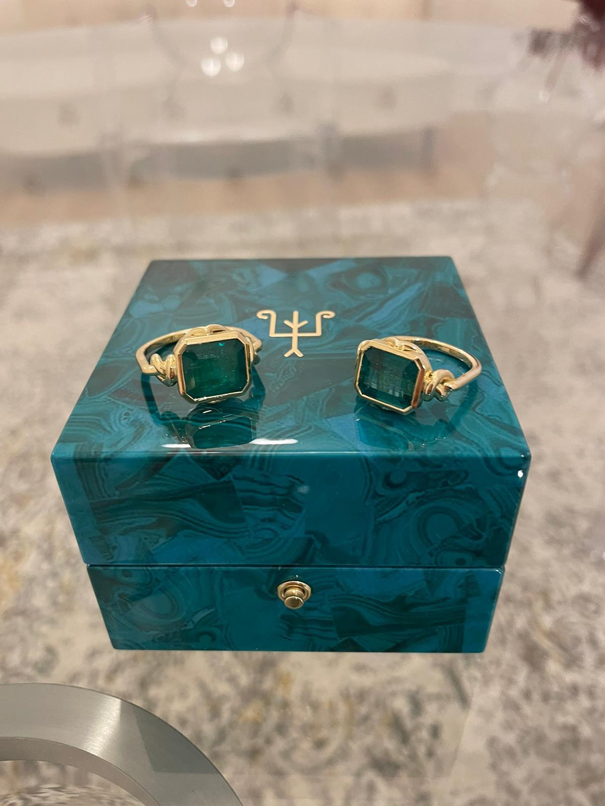 Women's or Men's 4.10ct Emerald Cut Emerald Ring in 18ct Gold