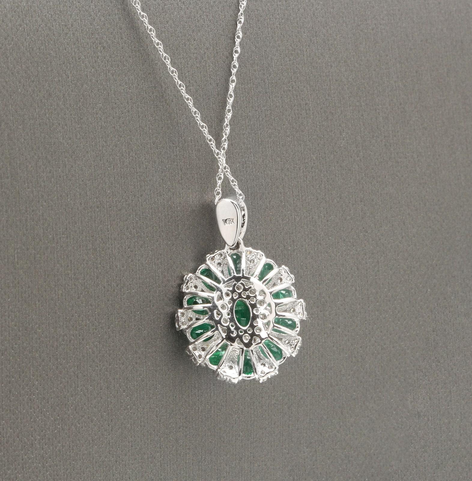 4.10Ct Natural Emerald and Diamond 14K Solid White Gold Necklace In New Condition For Sale In Los Angeles, CA