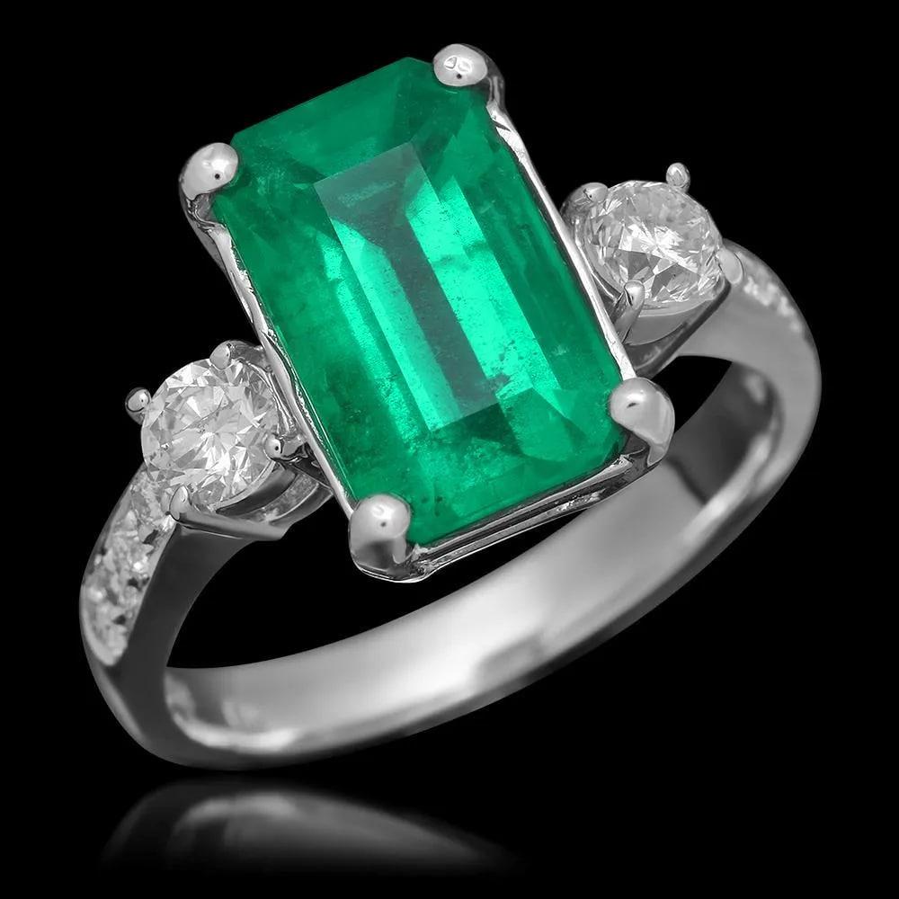 Mixed Cut 4.10Ct Natural Emerald and Diamond 18K Solid White Gold Ring For Sale