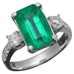 Bague en or blanc massif 18 carats avec émeraude naturelle de 4,10 carats et diamants