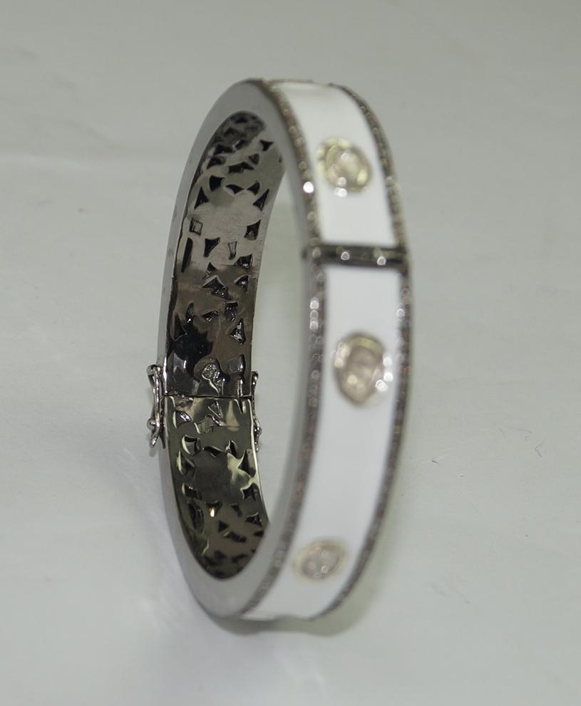 4.10ct Natural uncut rose cut diamond white enamel oxidized 925 silver bracelet In New Condition For Sale In Delhi, DL