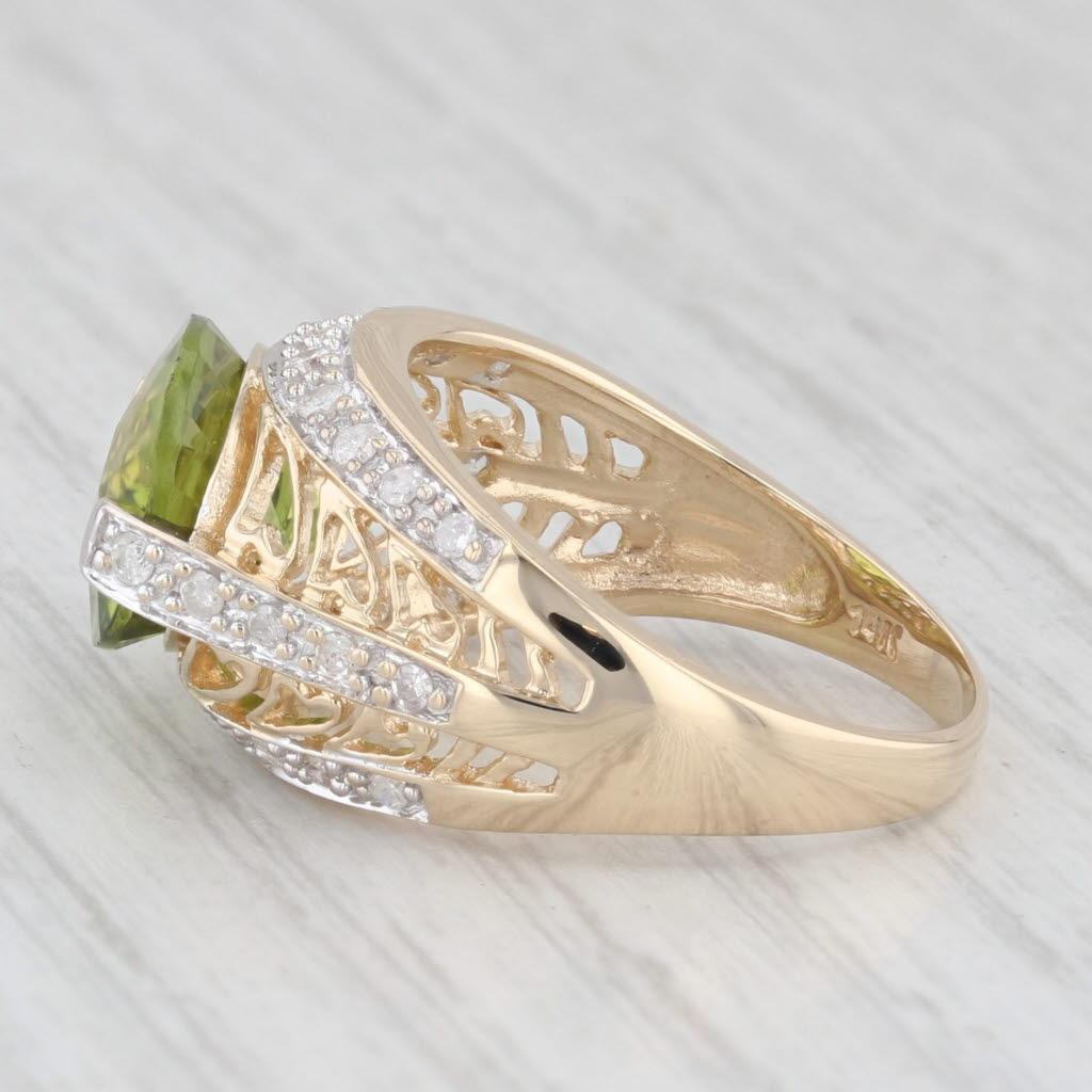Informationen zu Edelsteinen:
- Natürlicher Peridot -
Karat gesamt - 3,8 ct
Schnitt - Schachbrettmuster
Farbe - Grün
Behandlung - Beheizt

- Natürliche Diamanten -
Karat gesamt - 0,30 ctw
Schnitt - Rund 
Farbe - K-L
Klarheit - I1-I2

Metall: 14K