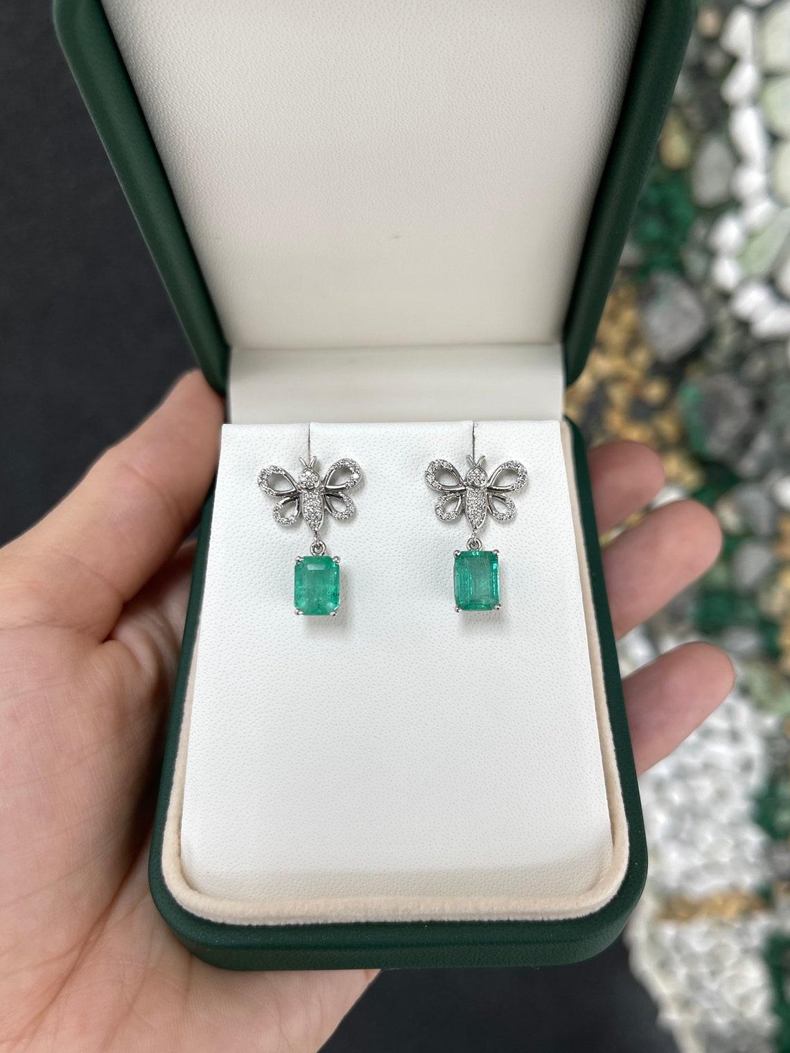 4,10tcw 14K Smaragd & Diamant Schmetterlings-Ohrringe mit üppigem grünem Zacken-Set (Smaragdschliff) im Angebot