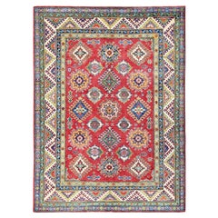 4'10 "x6'6" Rouge prismatique Kazak avec motif géométrique Tapis en laine douce noué à la main