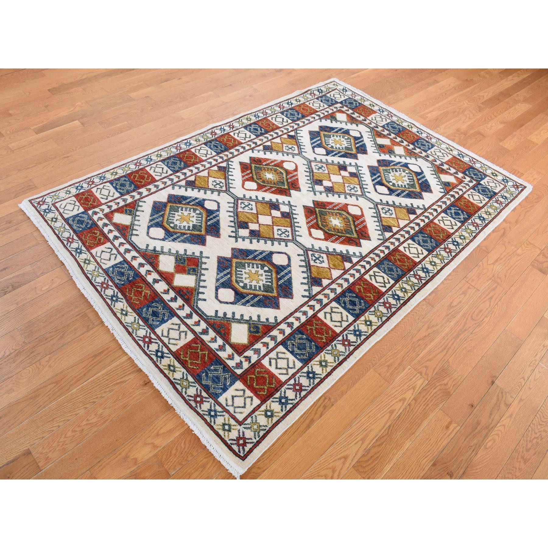 Elfenbein, Reine Wolle, Wiederholendes Design, Afghan Ersari, Handgeknüpft, Orientteppich
Primäre MATERIALIEN: Wolle
Latex: Kein Flor 
Höhe: 0,25 Zoll
Stil: Traditionell
Grundfarbe: Elfenbein
Sekundärfarben: Gelb, Rot, Grün, Blau
Muster: Orientalisch