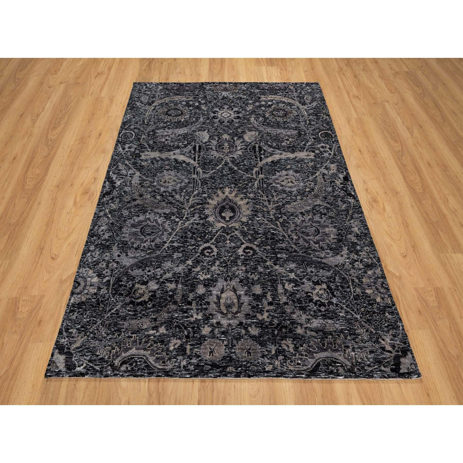Negro fantasma, anudada a mano, diseño de hoja de hoz, pelo suave, exuberante y afelpada, lana y seda, alfombra oriental
Materiales primarios: Lana y seda
Látex: Sin pelo 
altura: 0,25 Pulgadas
Estilo: Transicional
Color principal: Negro
Colores