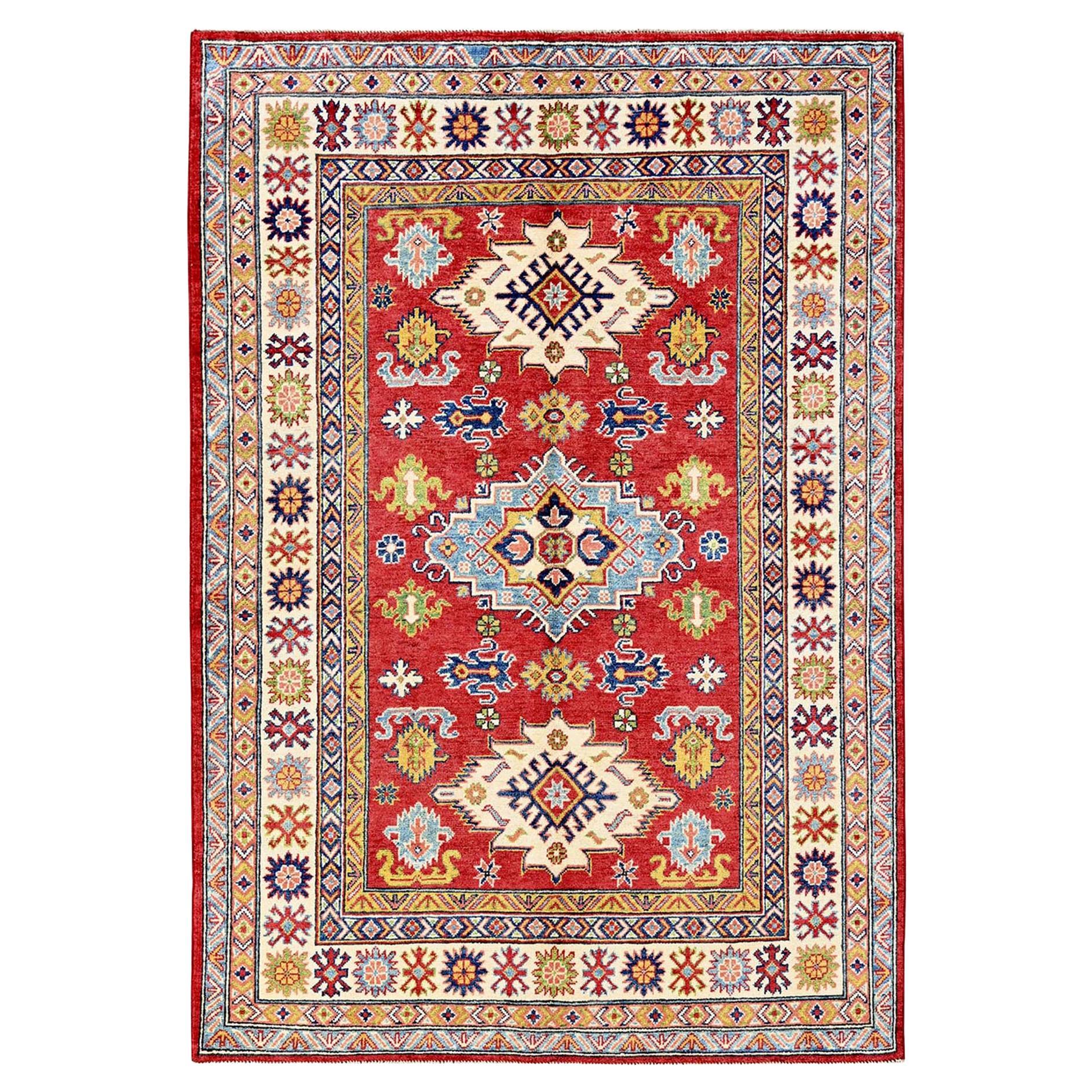 4'10"x7' Roter Kazak-Teppich aus weicher Wolle mit geometrischem Medaillon-Design, handgeknüpft