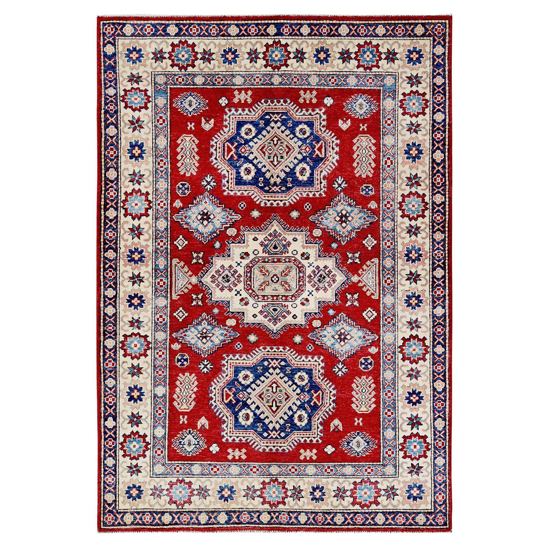 4'10 "x7' Tappeto Kazak rosso con medaglioni geometrici in lana morbida annodata a mano