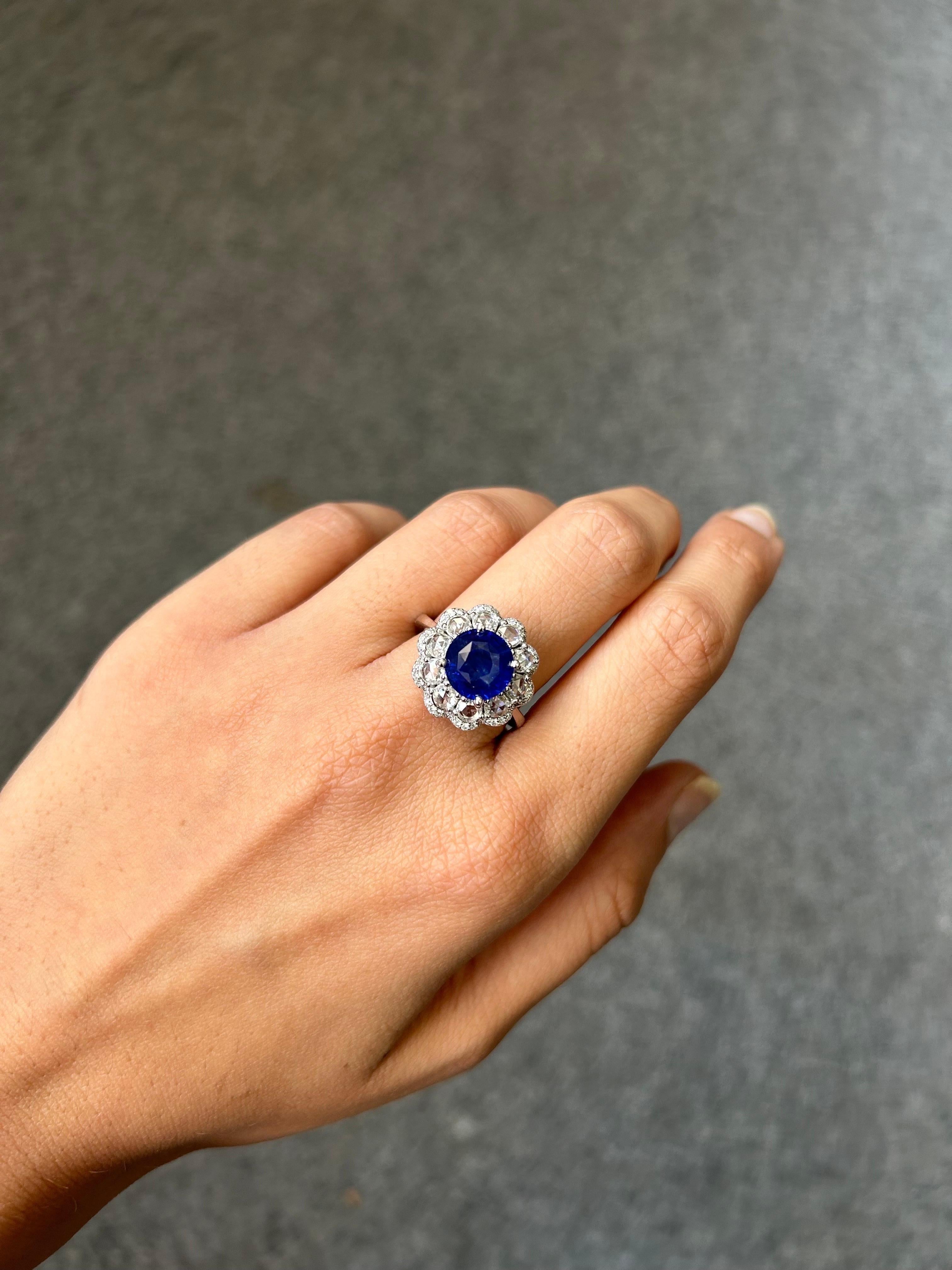 Women's or Men's 4.11 Carat Ceylon Blue Sapphire & Diamond Engagement Ring For Sale