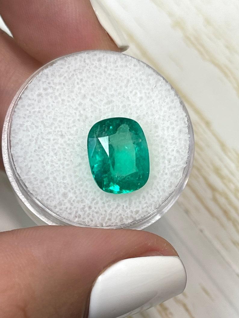 Esmeralda colombiana fina verde azulada de 4,11 quilates - Piedra preciosa Chivor talla cojín Corte cojín en venta