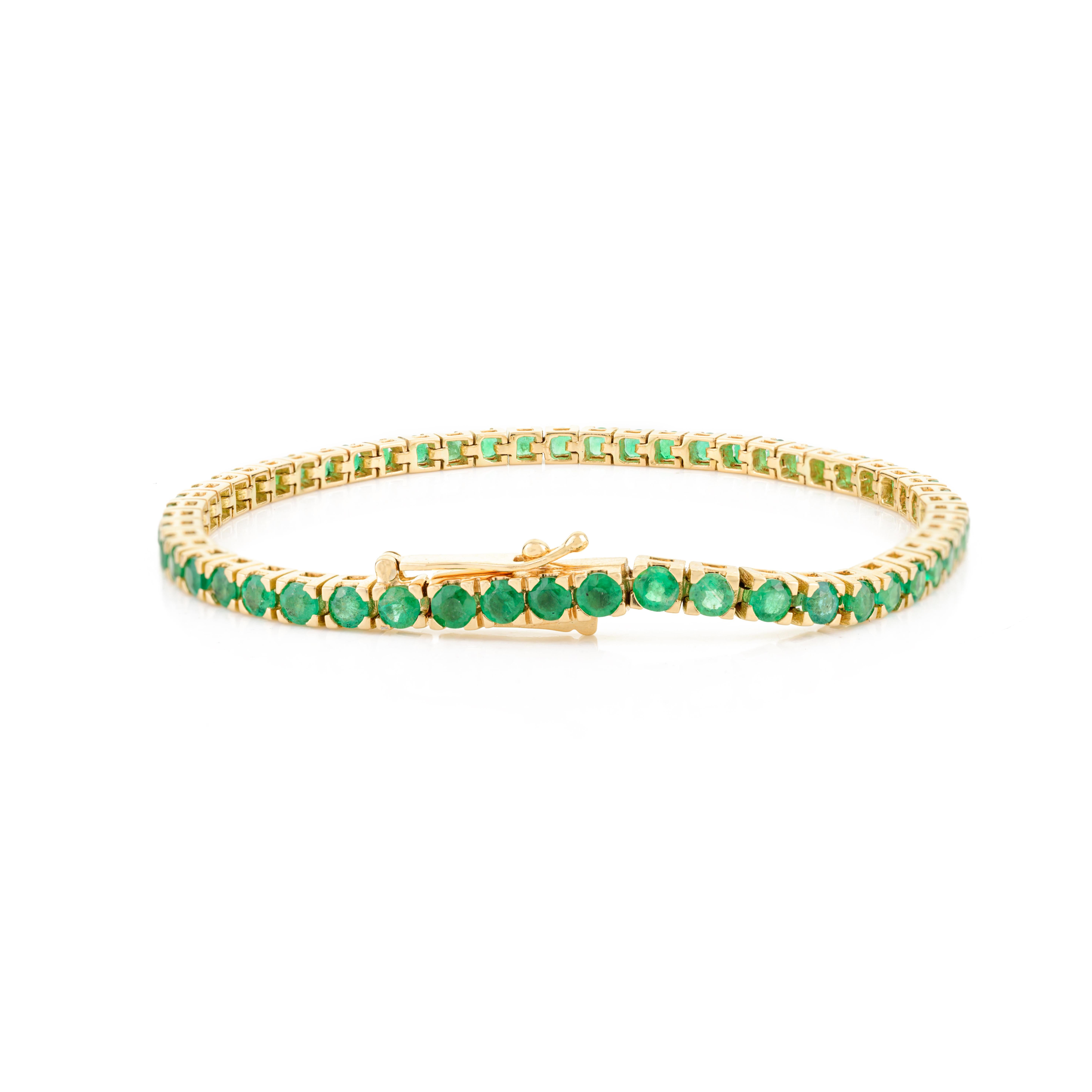 Modernist 4.11 Carat Round Cut Emerald Tennis Bracelet in Solid 18k Yellow Gold for Women For Sale