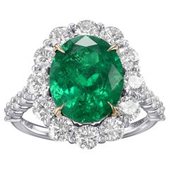 4,11 carati certificati di smeraldo ovale Muzo e anello con diamante a raggiera