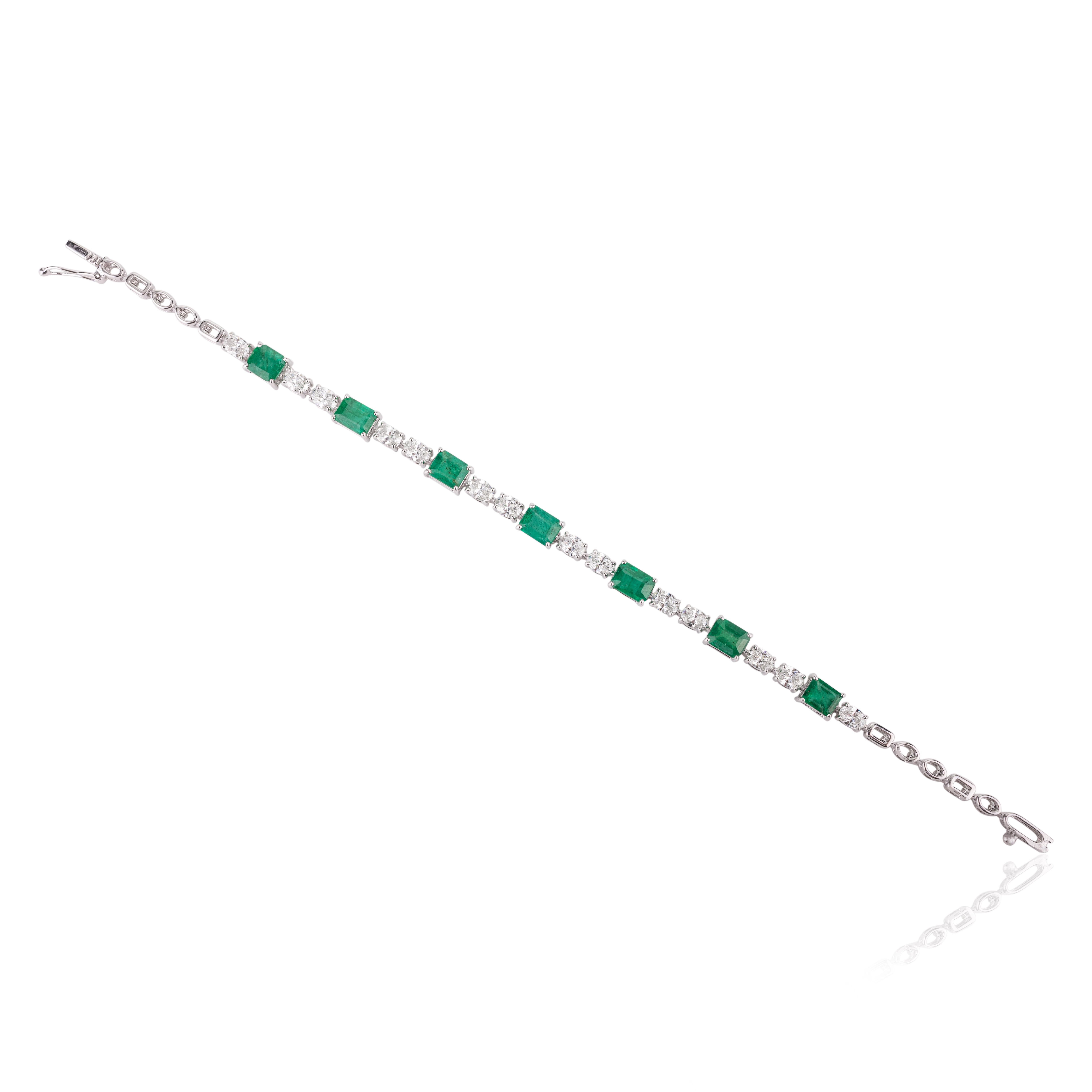 Art Deco Exquisite Emerald Diamond Tennis Bracelet for Wedding in 18k Solid White Gold For Sale