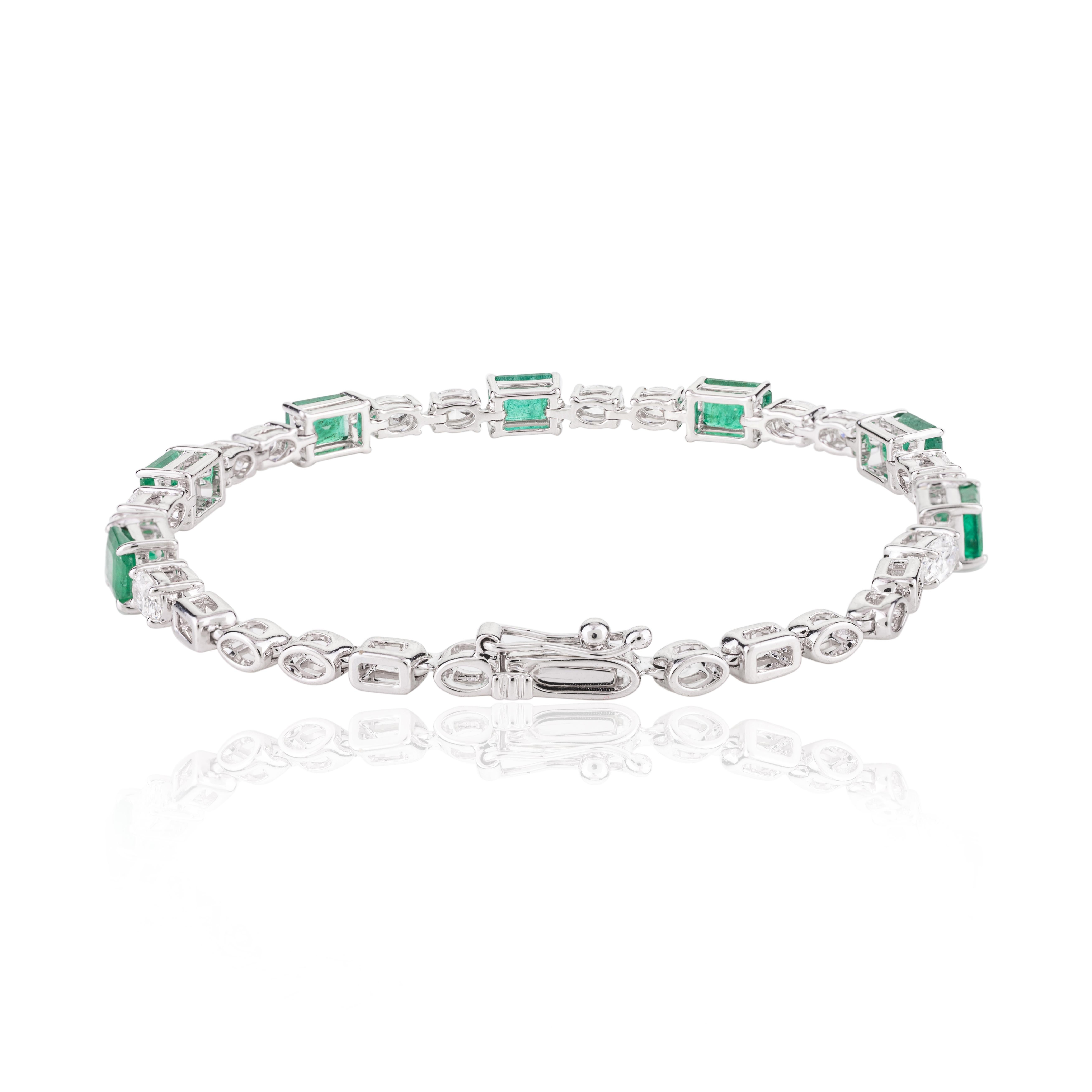 Exquisite Emerald Diamond Tennis Bracelet for Wedding in 18k Solid White Gold In New Condition For Sale In Houston, TX