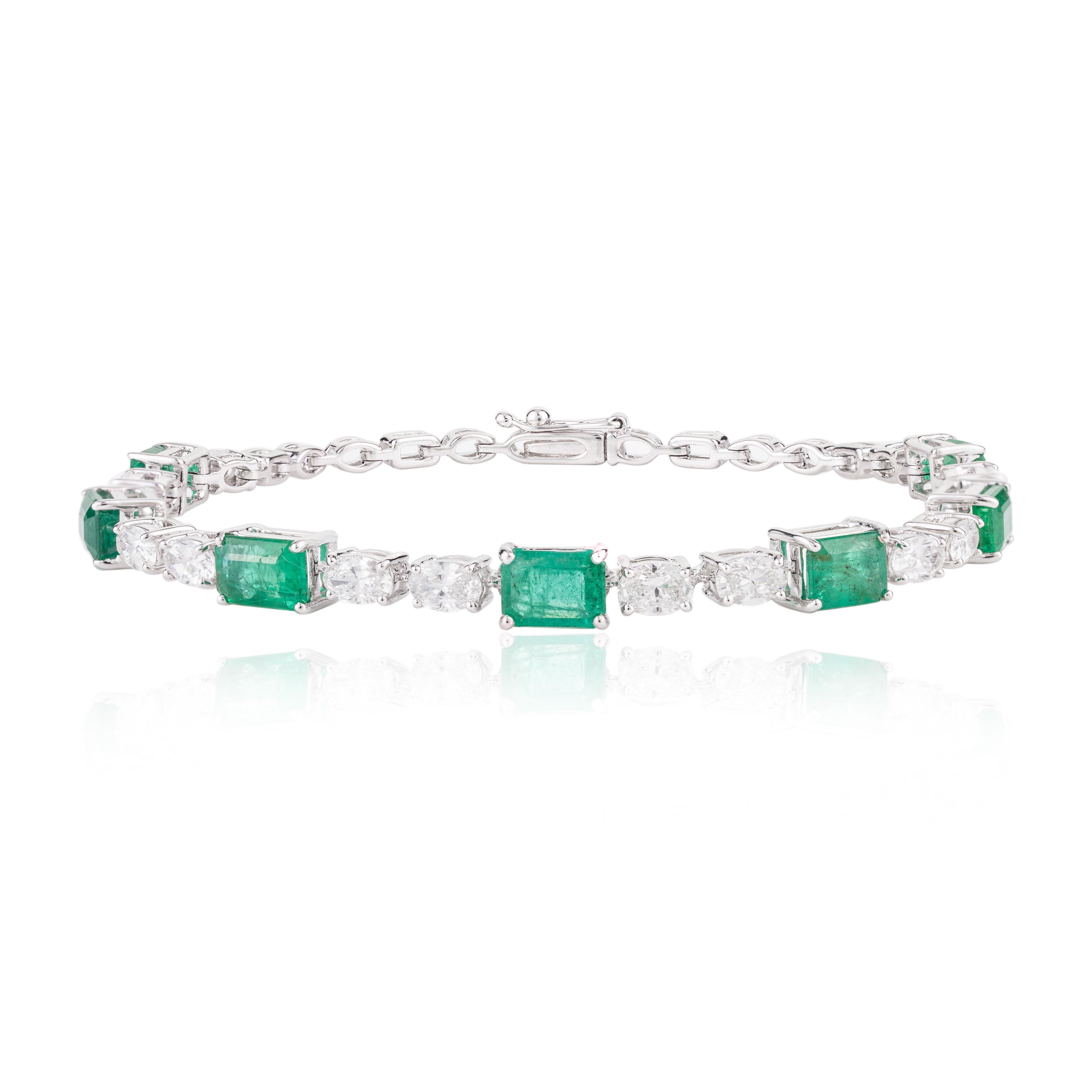 Exquisite Emerald Diamond Tennis Bracelet for Wedding in 18k Solid White Gold For Sale 1