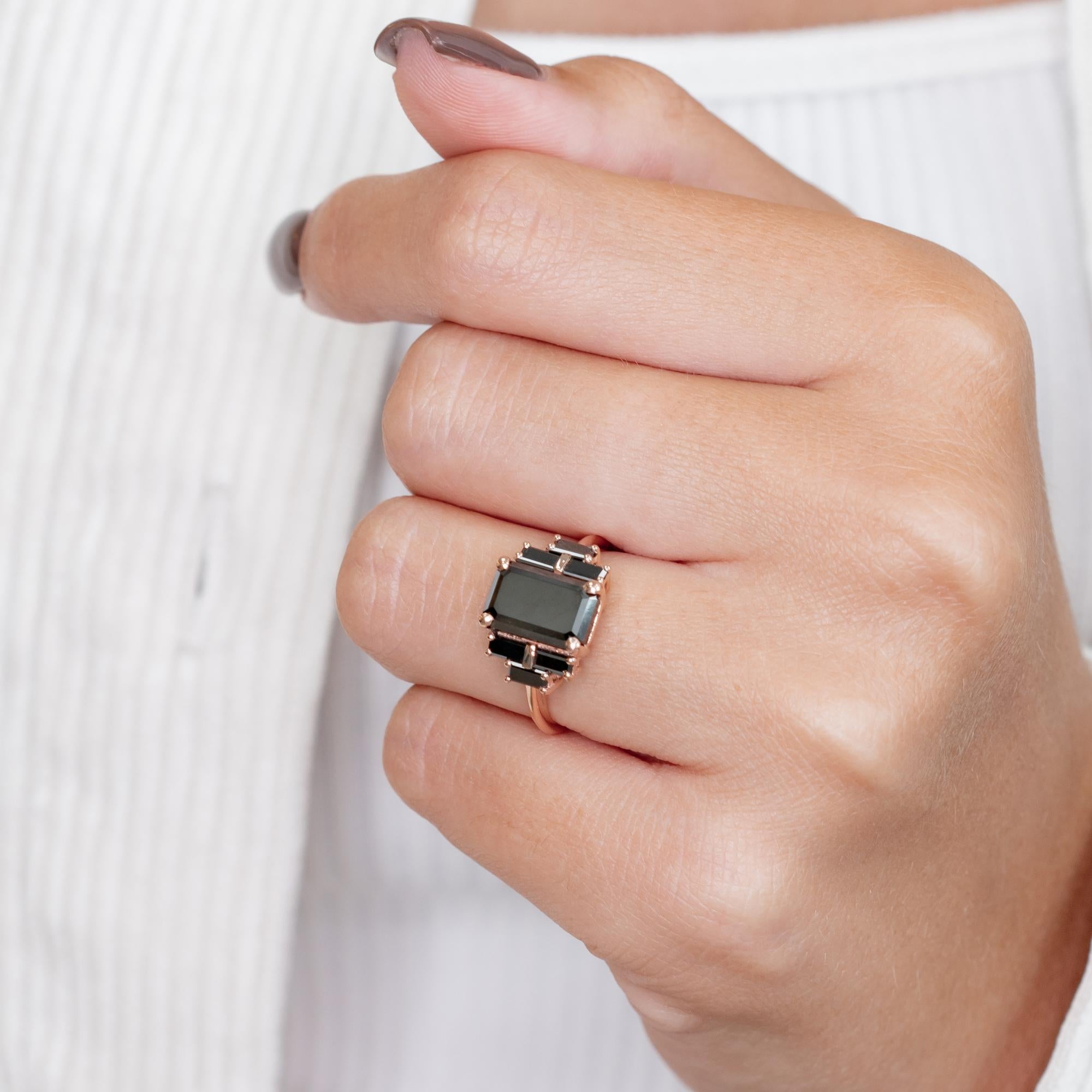 41,10 Karat einzigartiger schwarzer Smaragd & Diamant-Verlobungsring mit Baguetteschliff  (Art déco) im Angebot