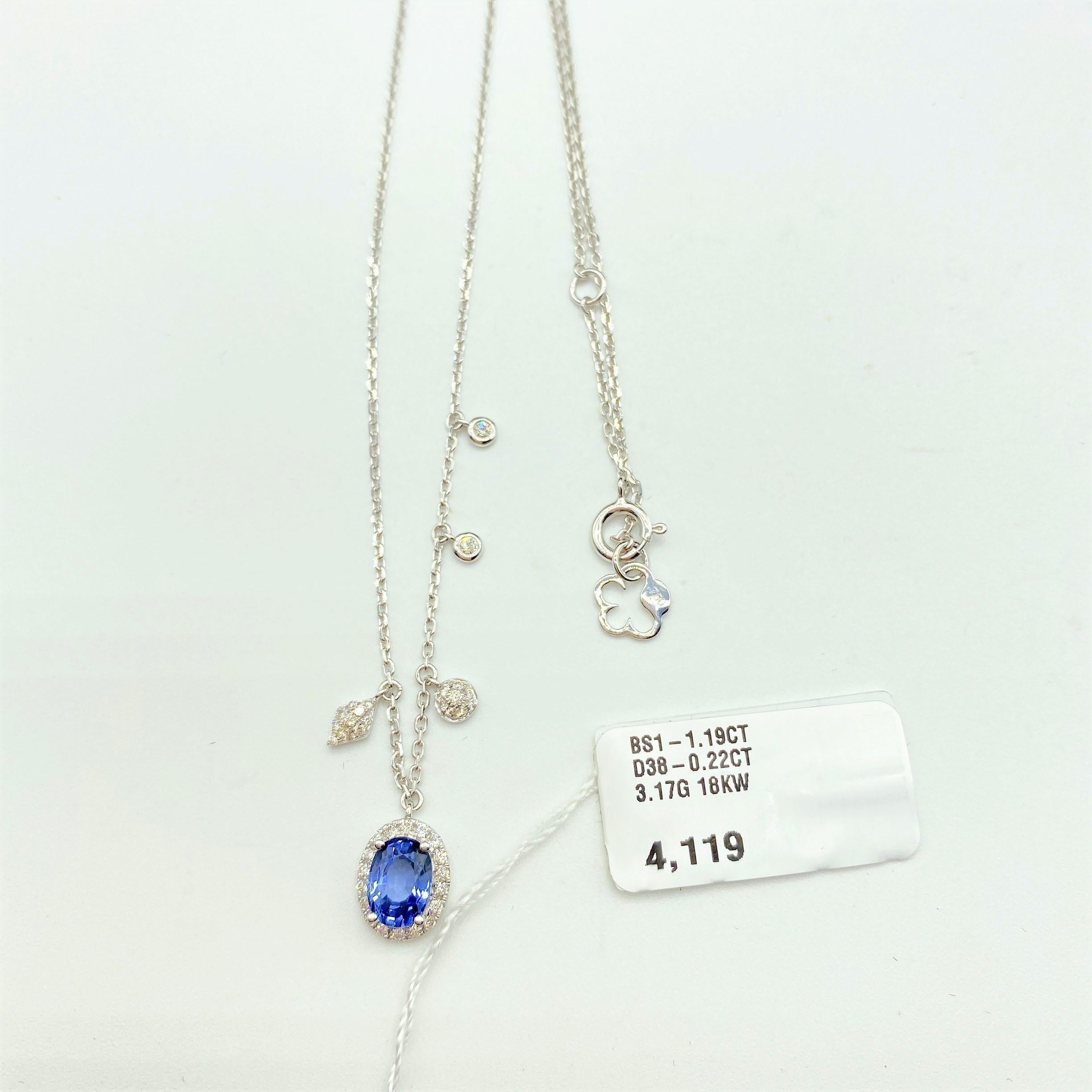 $4, 119 Stunning 18Kt Gold Gorgeous Blue Sapphire and Diamond Pendant Necklace In New Condition For Sale In New York, NY