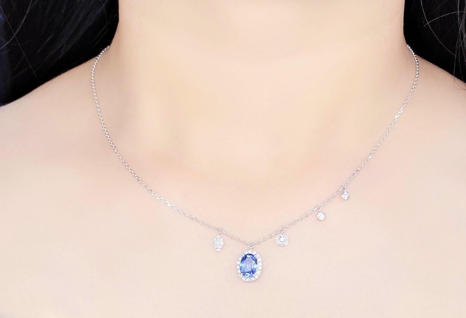 Women's $4, 119 Stunning 18Kt Gold Gorgeous Blue Sapphire and Diamond Pendant Necklace For Sale