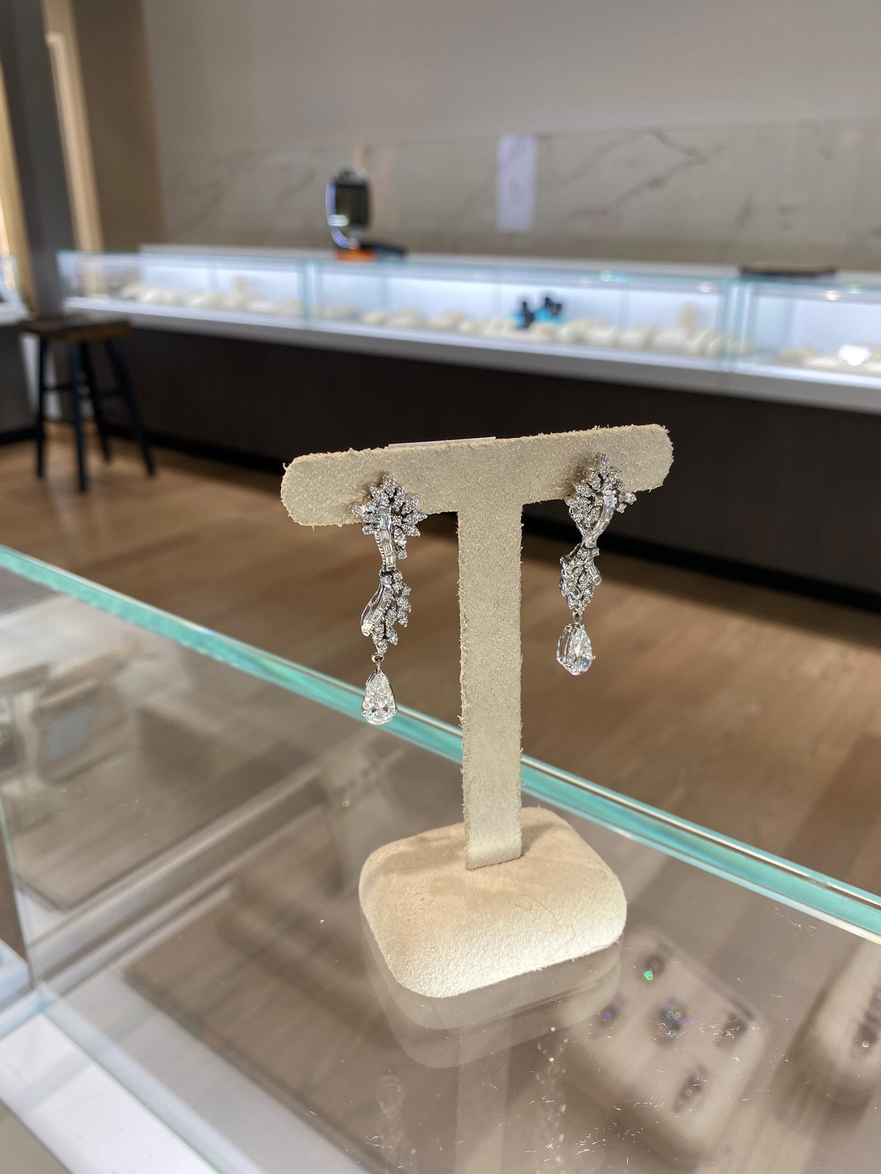 Pendants d'oreilles en palladium avec diamants naturels en forme de poire de 4,11 carats et diamants de 2,00 carats 2