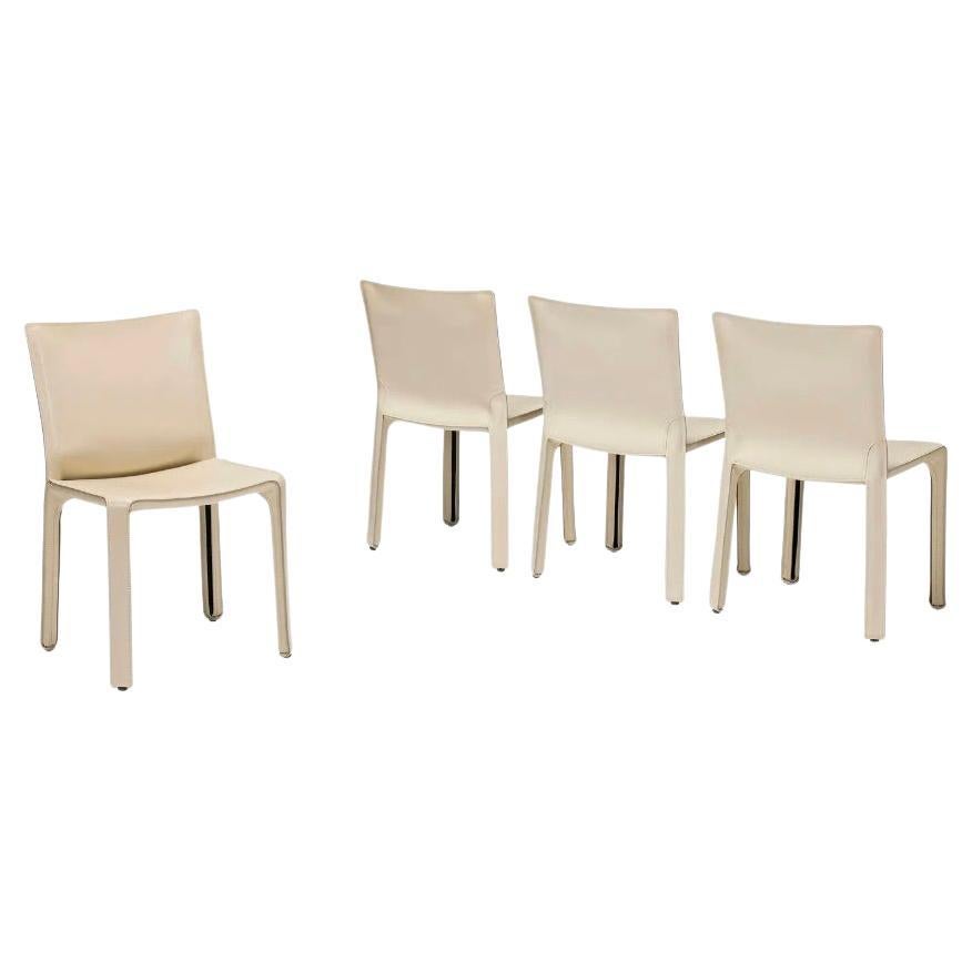 Fantastische Reihe von off weiß / Knochen 412 Cab Dining Chairs von Mario Bellini für Cassina. Ausgezeichneter Zustand mit fast keine Abnutzung an den Kanten super sauber. Produziert Anfang/Mitte 2000 von Cassina in Italien. 