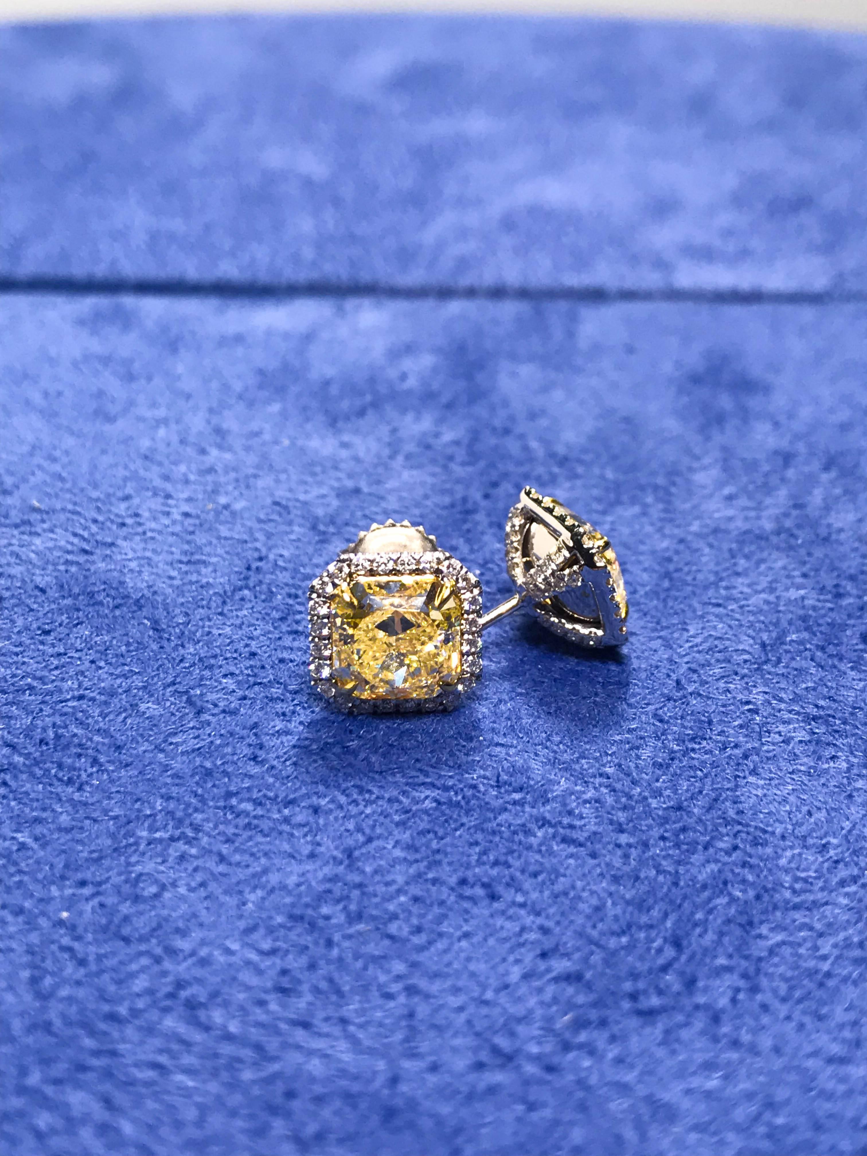 Fancy Light Yellow Halo Style Diamond earrings - Center 4.12 Cts  total.
A pair of Halo style earrings with Fancy light Yellow radiant diamond centers, weighing a total of 4.12 Cts.  
18K White gold.  

Other styles and sizes avail. 