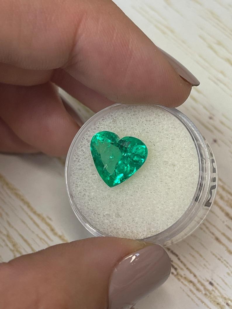 Modern 4.12 Carat Muzo Green Heart-Cut Colombian Emerald  Minor Oil Loose Gemstone For Sale