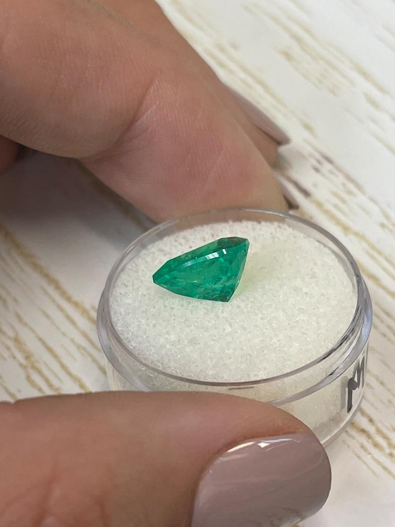 4.12 Carat Muzo Green Heart-Cut Colombian Emerald  Minor Oil Loose Gemstone For Sale 1