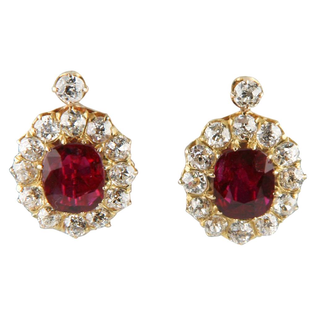 4.12 Carat Unaltered Natural Ruby Yellow Gold Lever-back Diamond Earrings For Sale