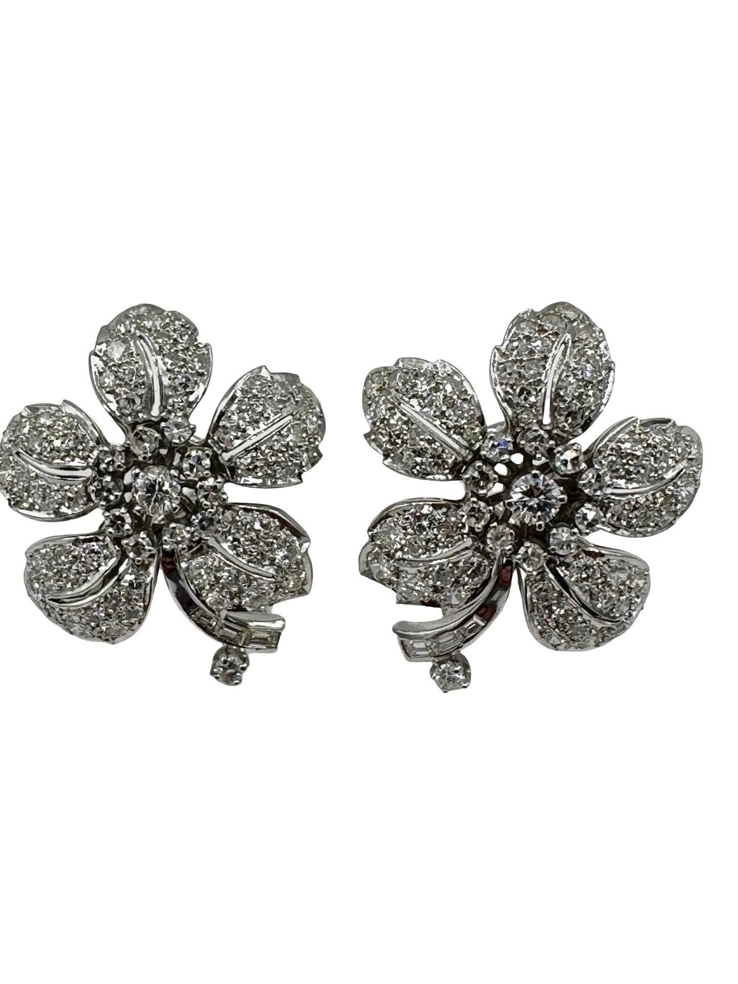 da uomo o donna Orecchini a clip in platino con fiore di diamante da 4,12 carati in vendita
