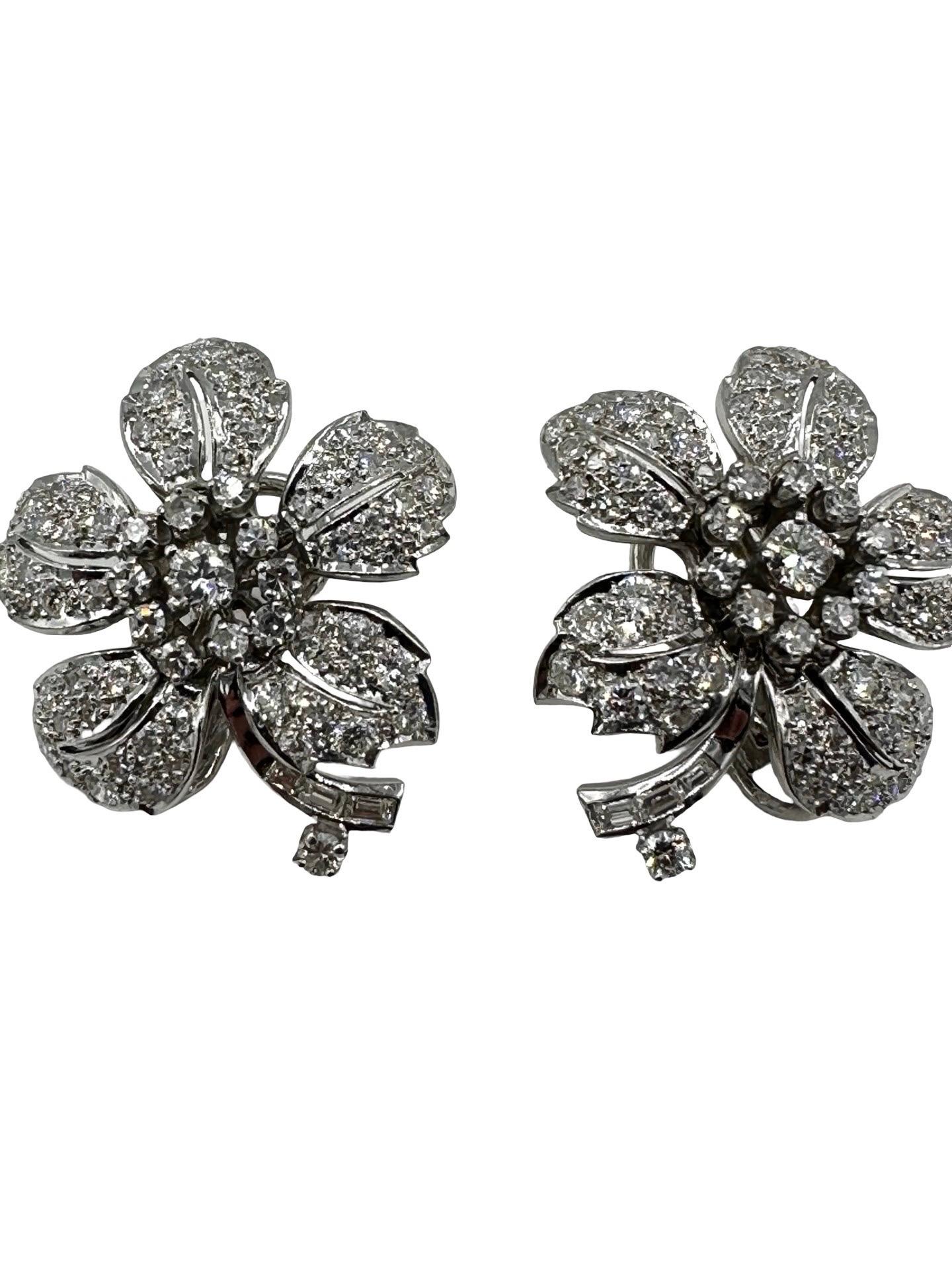 Orecchini a clip in platino con fiore di diamante da 4,12 carati in vendita 2