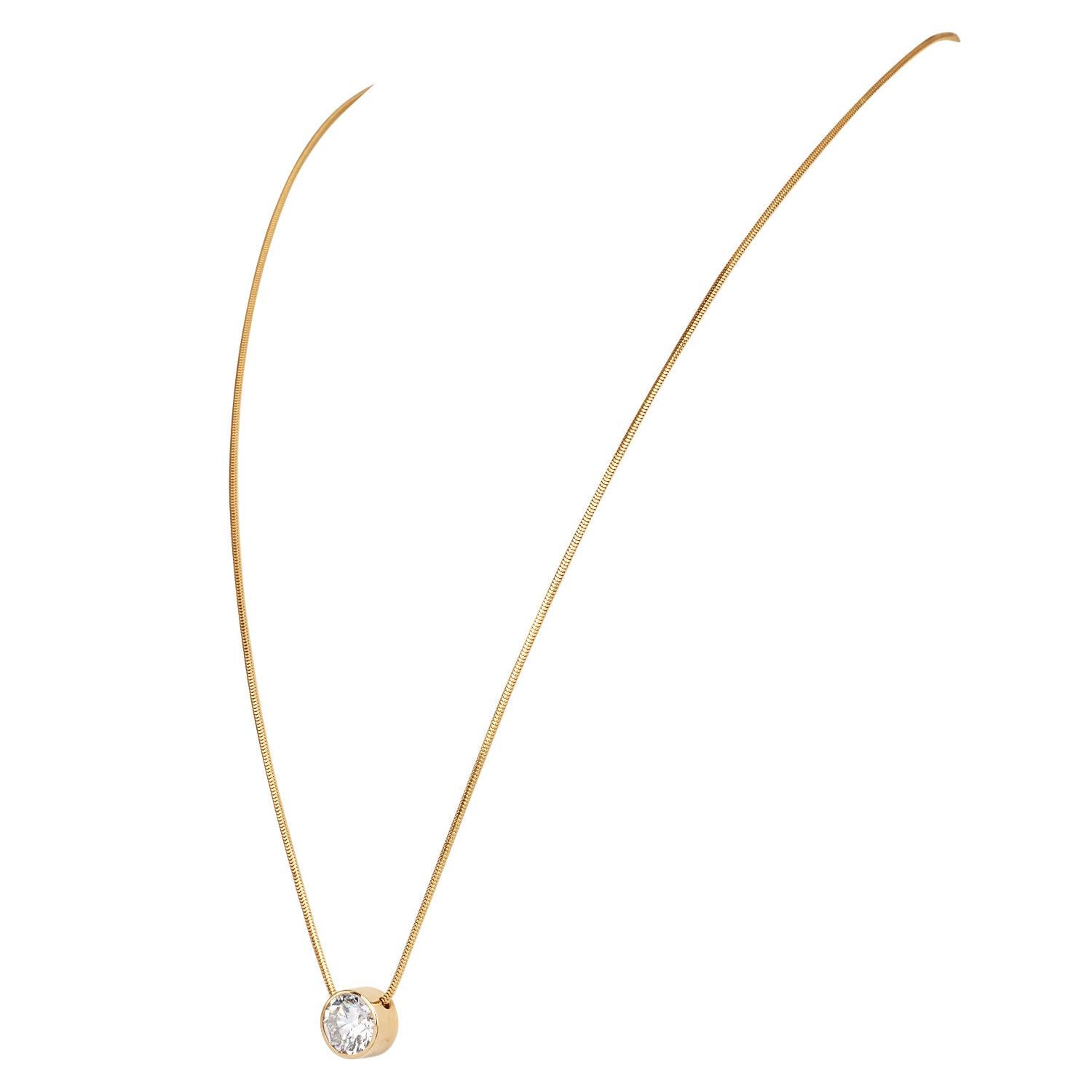 Pendentif solitaire en or jaune serti d'un chaton de 4,12 carats de diamants ronds Pour femmes en vente