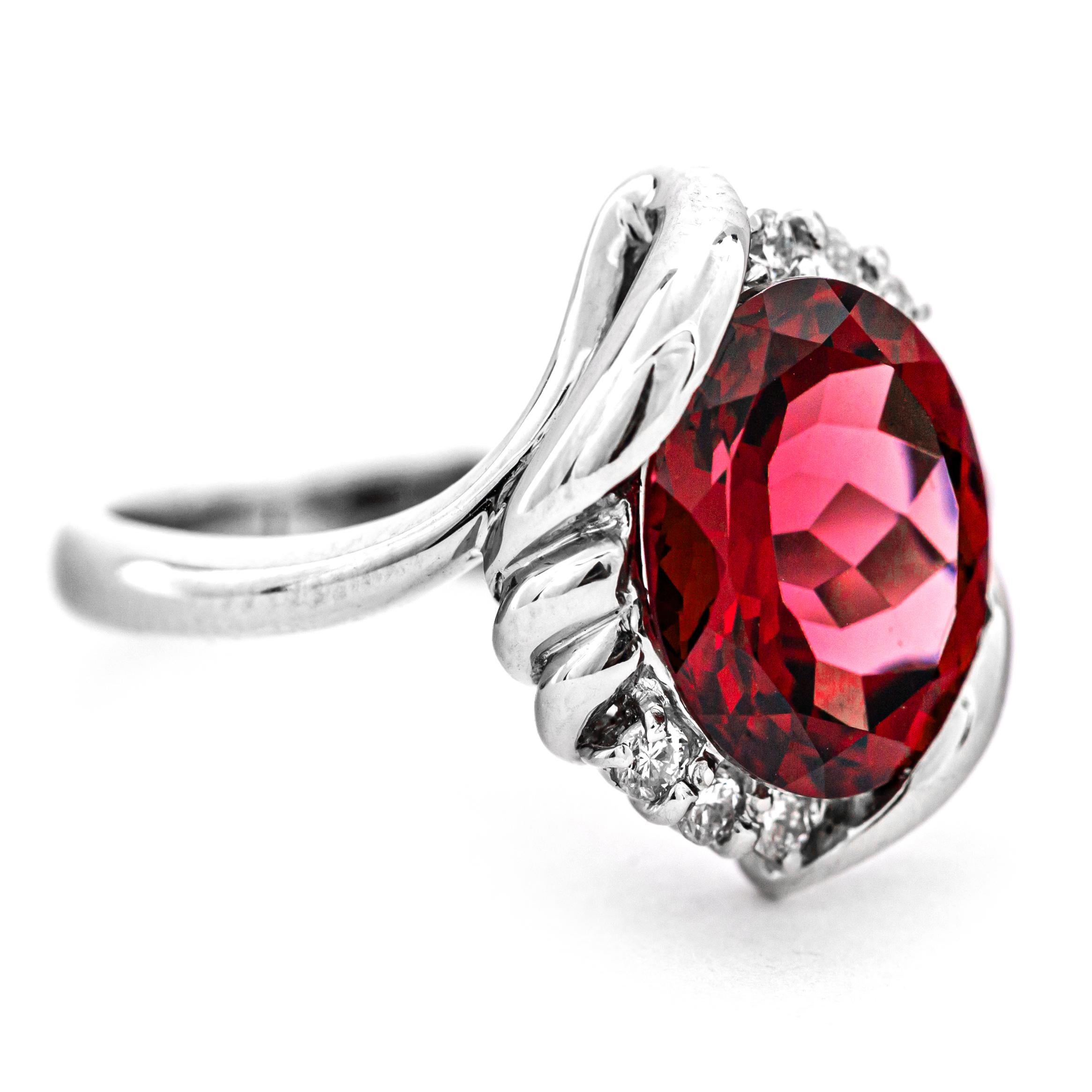 4.12 ct Natural Garnet and 0.12 ct Natural Diamonds Ring, No Reserve Price In New Condition In Ramat Gan, IL