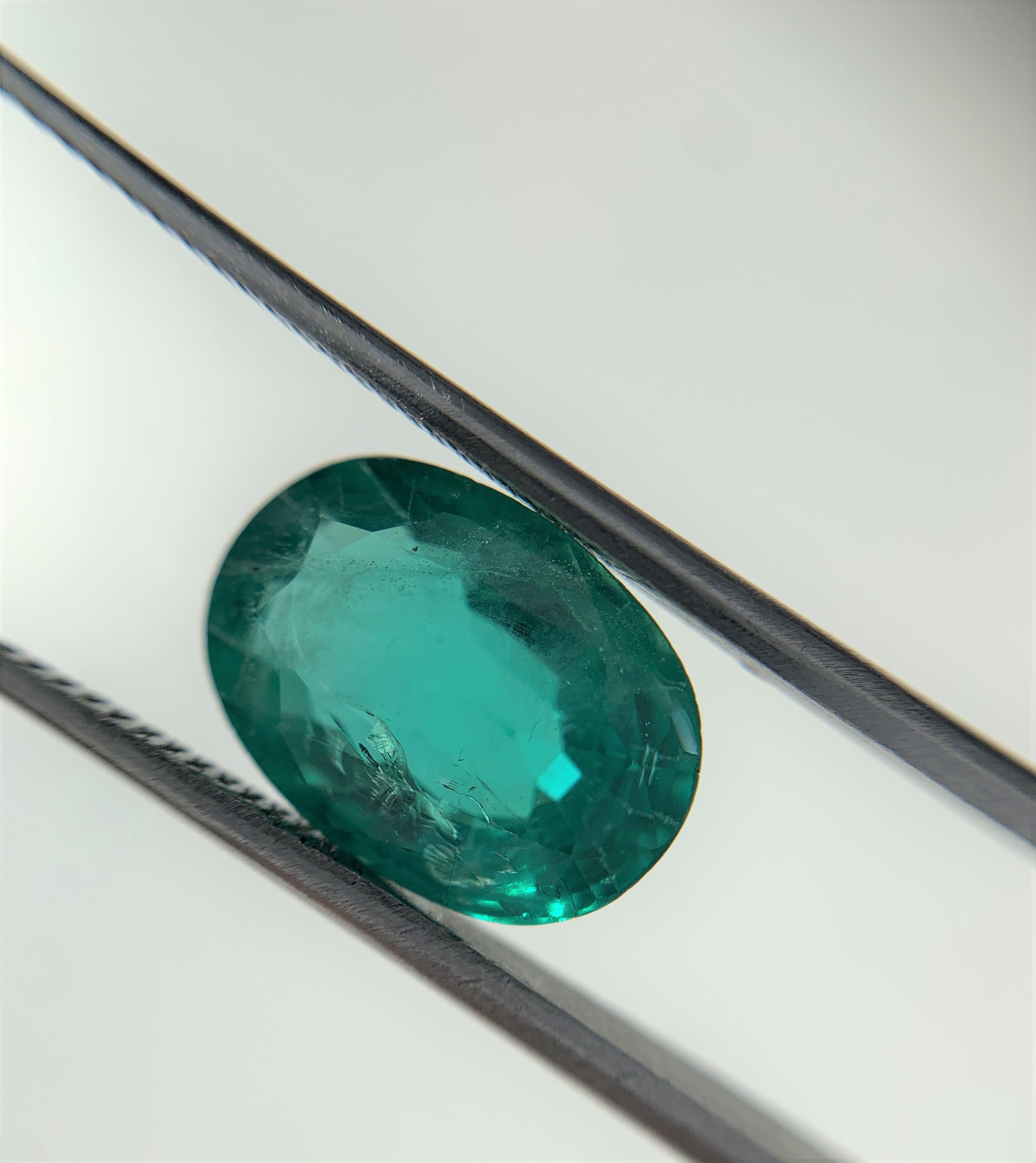 Colgante de gema esmeralda ovalada de 4.12 quilates de peso y color verde certificada por la IGITL Contemporáneo en venta