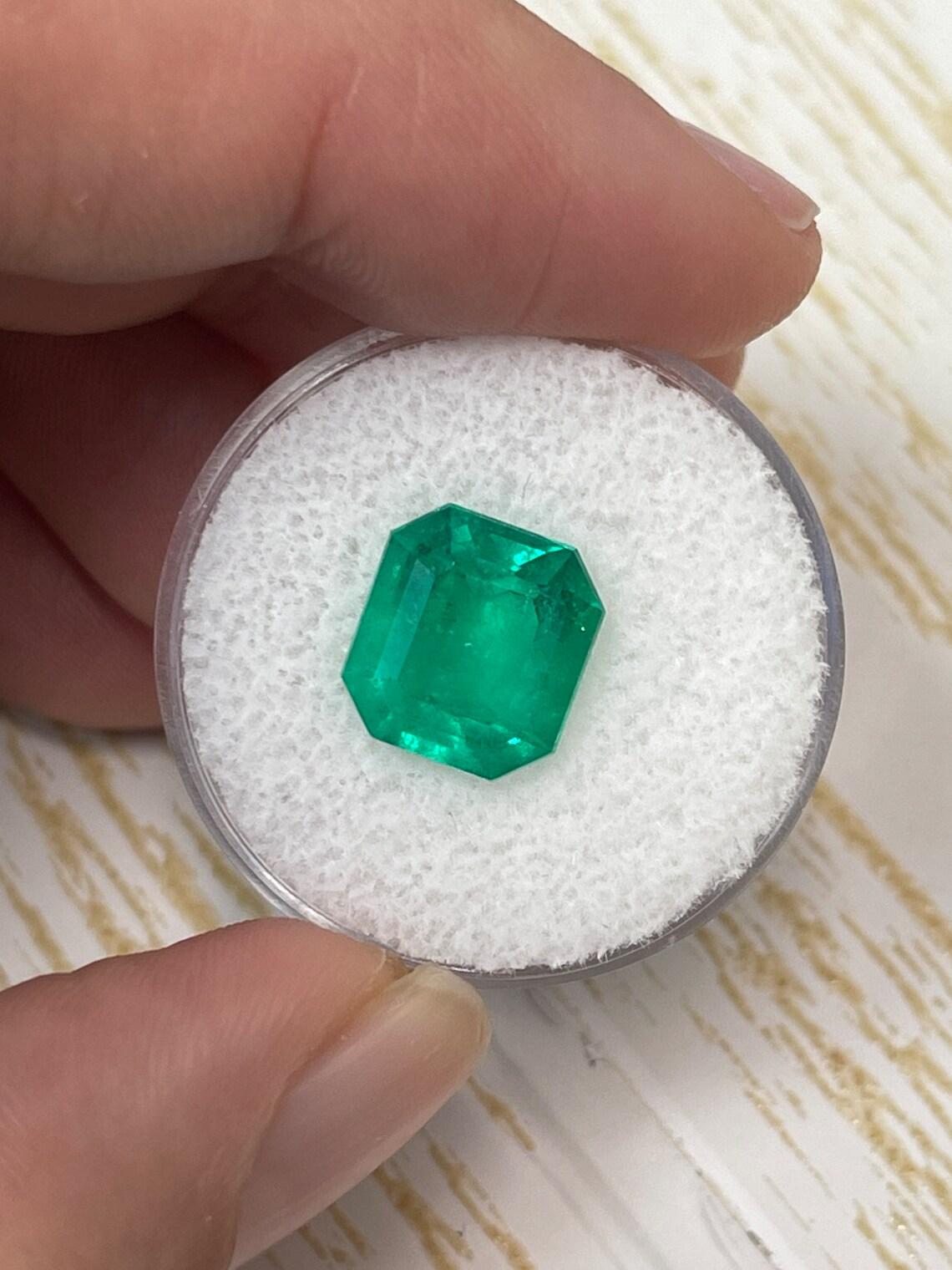 Women's or Men's 4.12ct Vivid Yellowish Muzo Green Colombian Emerald 10.5x9.7mm Emerald Cut For Sale