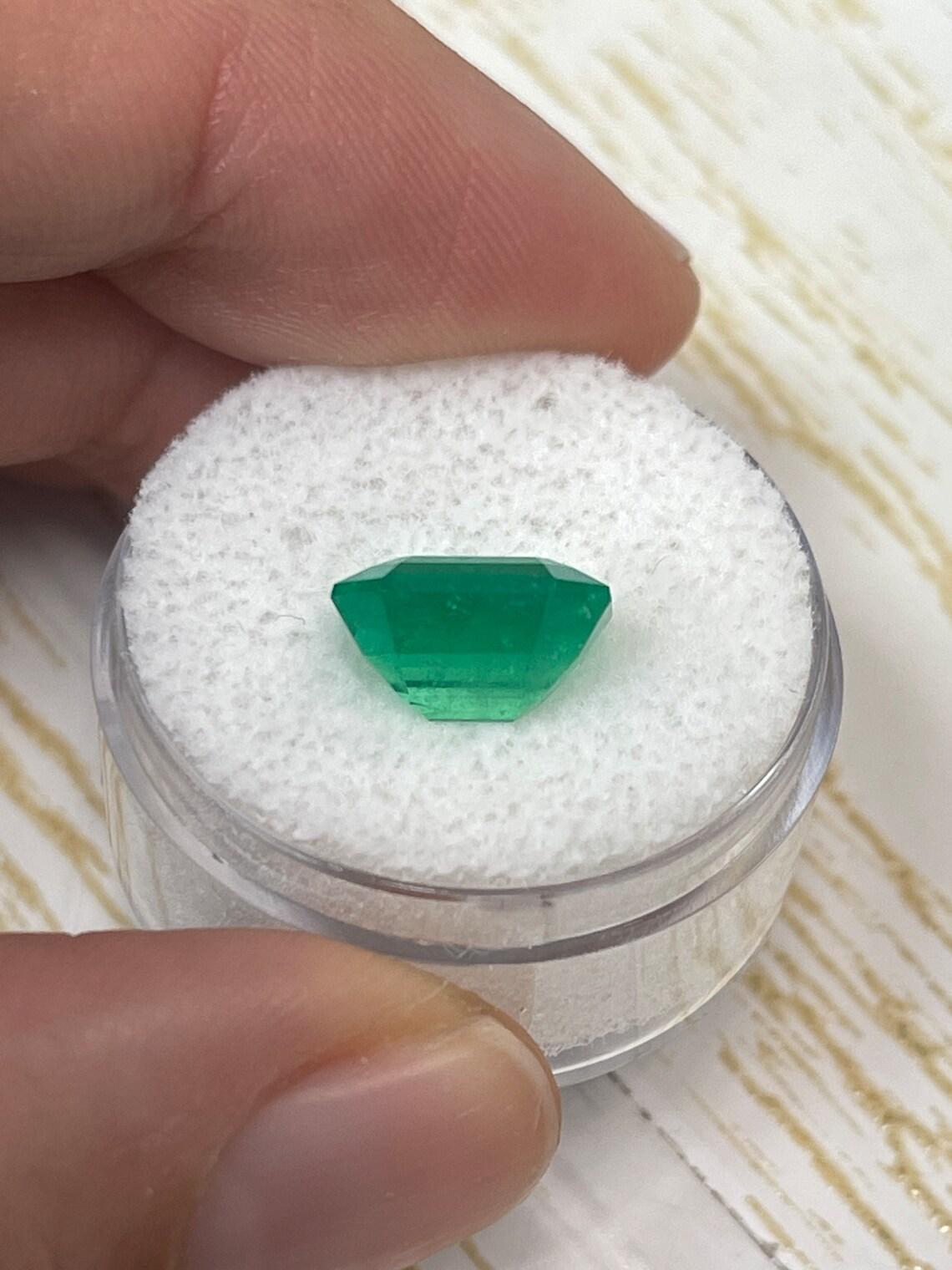 4.12ct Vivid Yellowish Muzo Green Colombian Emerald 10.5x9.7mm Emerald Cut For Sale 1