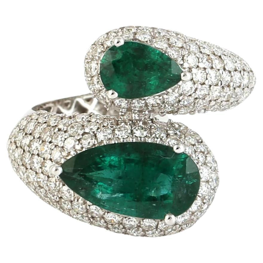 4,12 Karat Smaragd-Diamant-Smaragd  Bypass-Ring aus 18 Karat Weißgold im Angebot